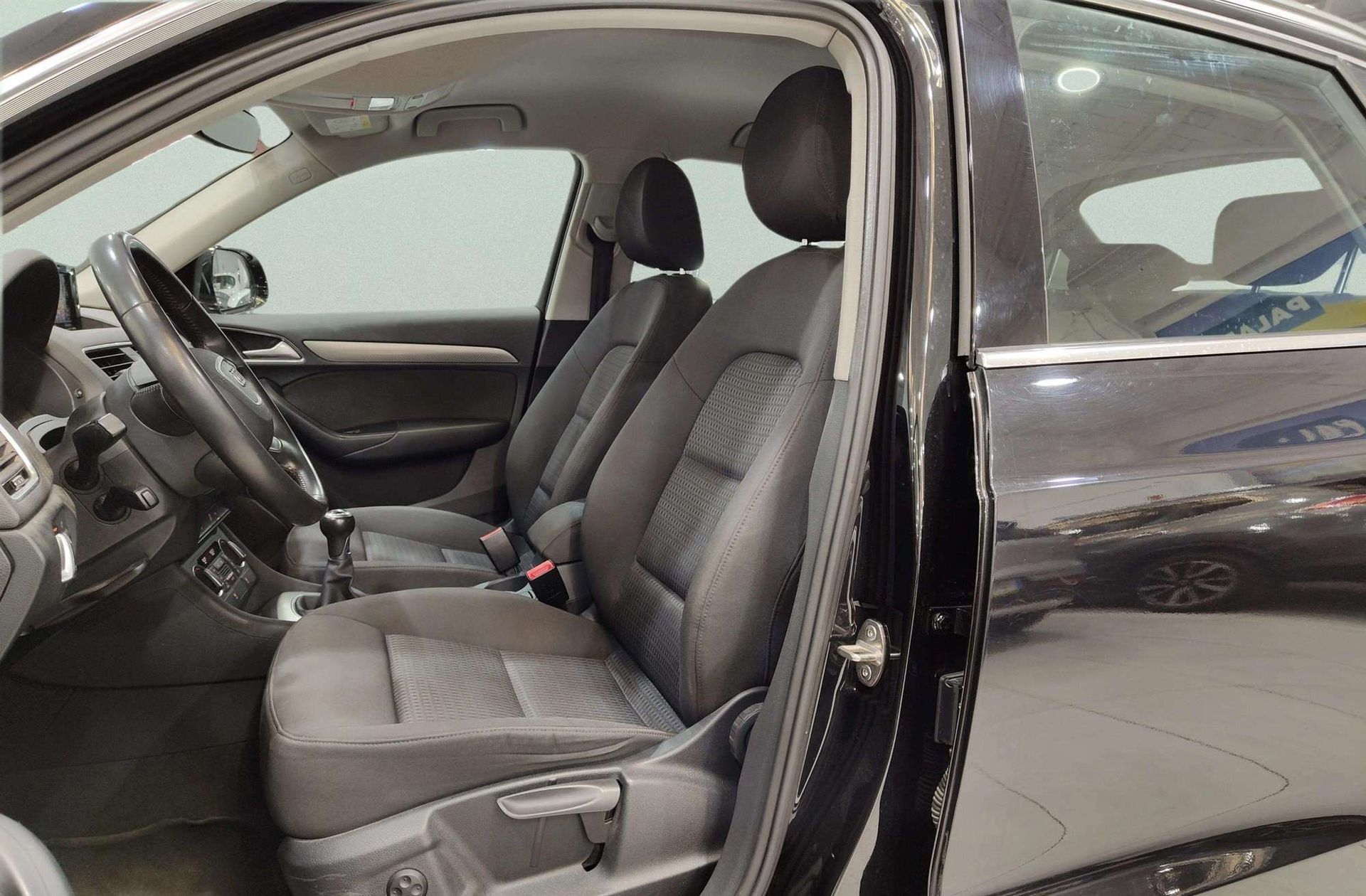 Audi Q3 design edition 2.0 TDI - foto 11