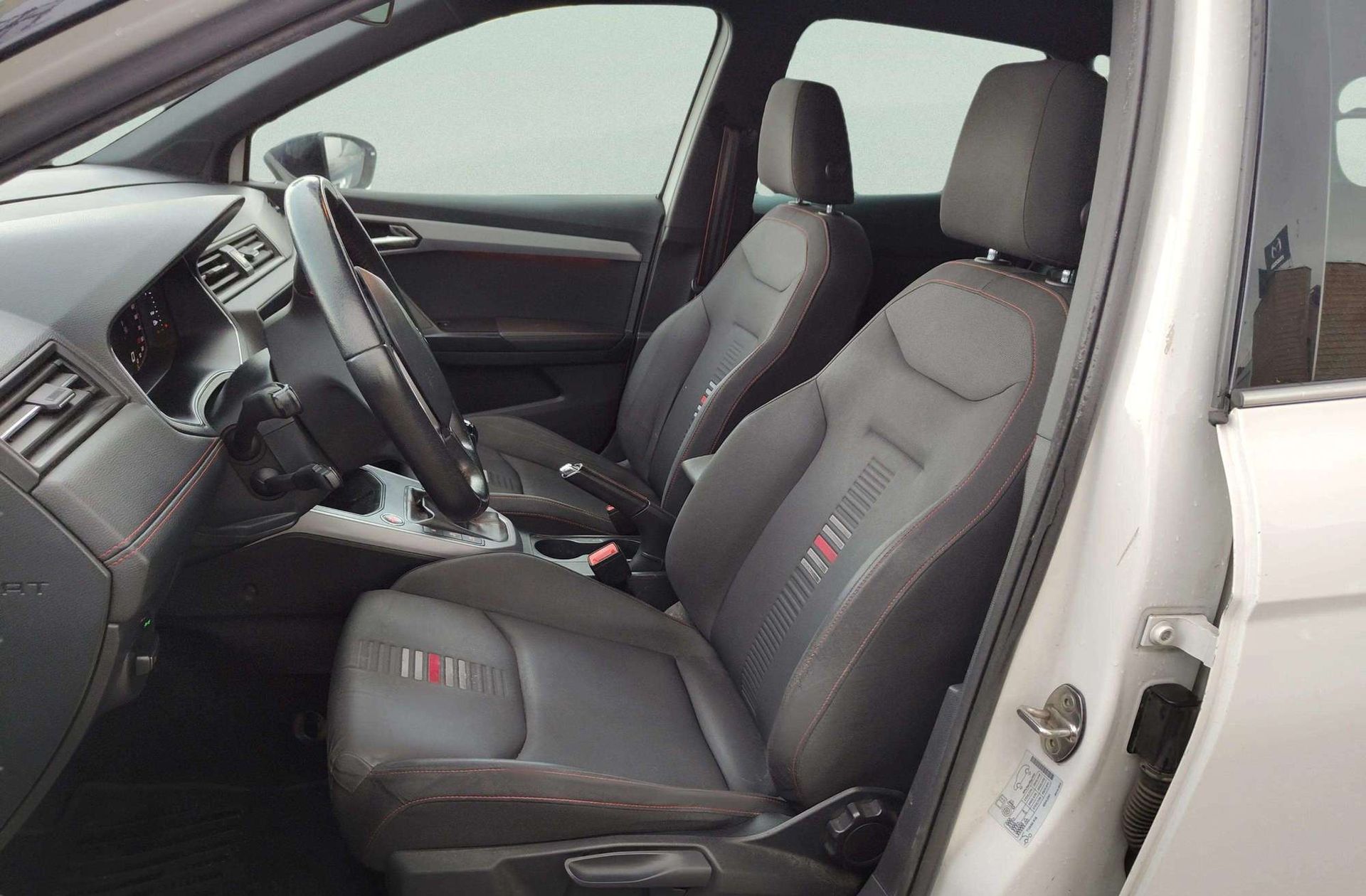 SEAT Arona 1.6 TDI Ecomotive FR - foto 18