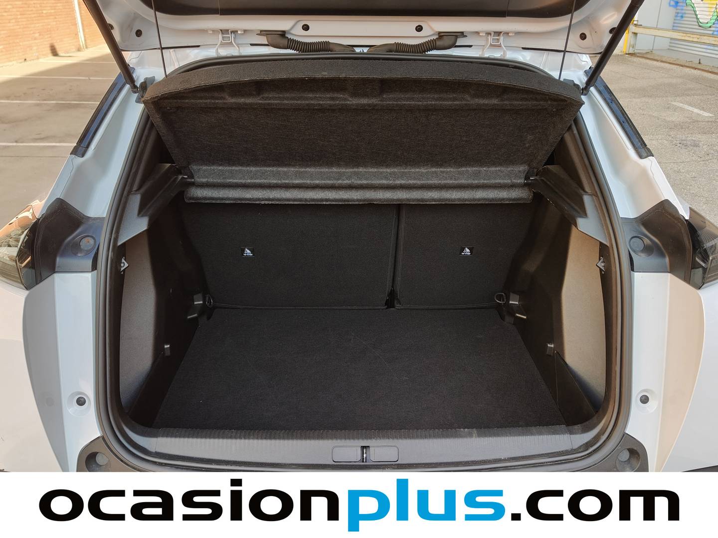 Foto Peugeot 2008 Peugeot 2008 Allure Hybrid eDCS6 (136 CV)