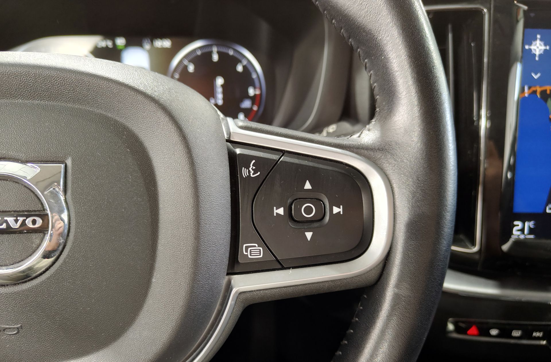 Volvo XC60 D4 Business Plus - foto 29