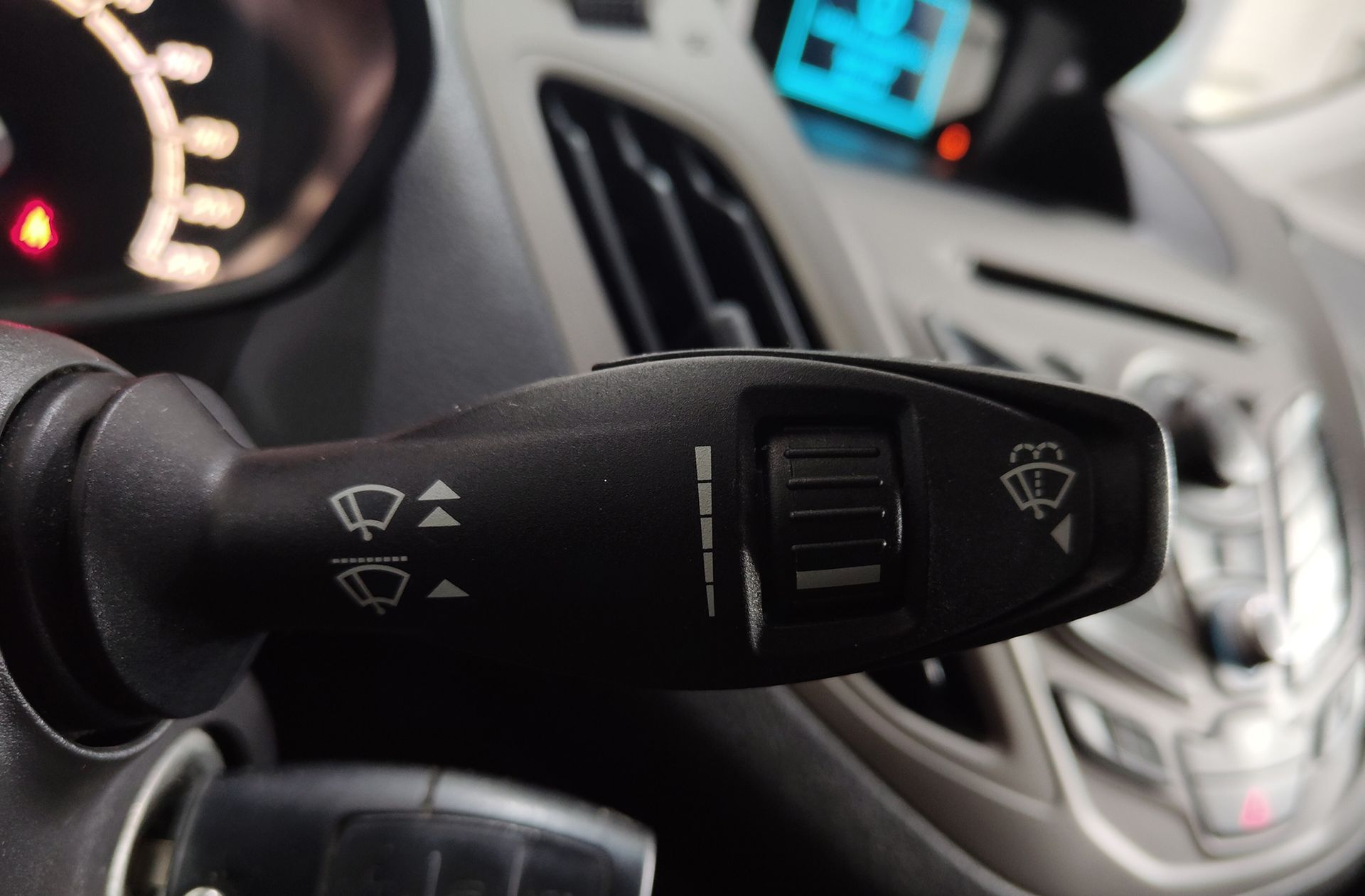 Ford Tourneo Courier 1.0 EcoBoost Trend - foto 25