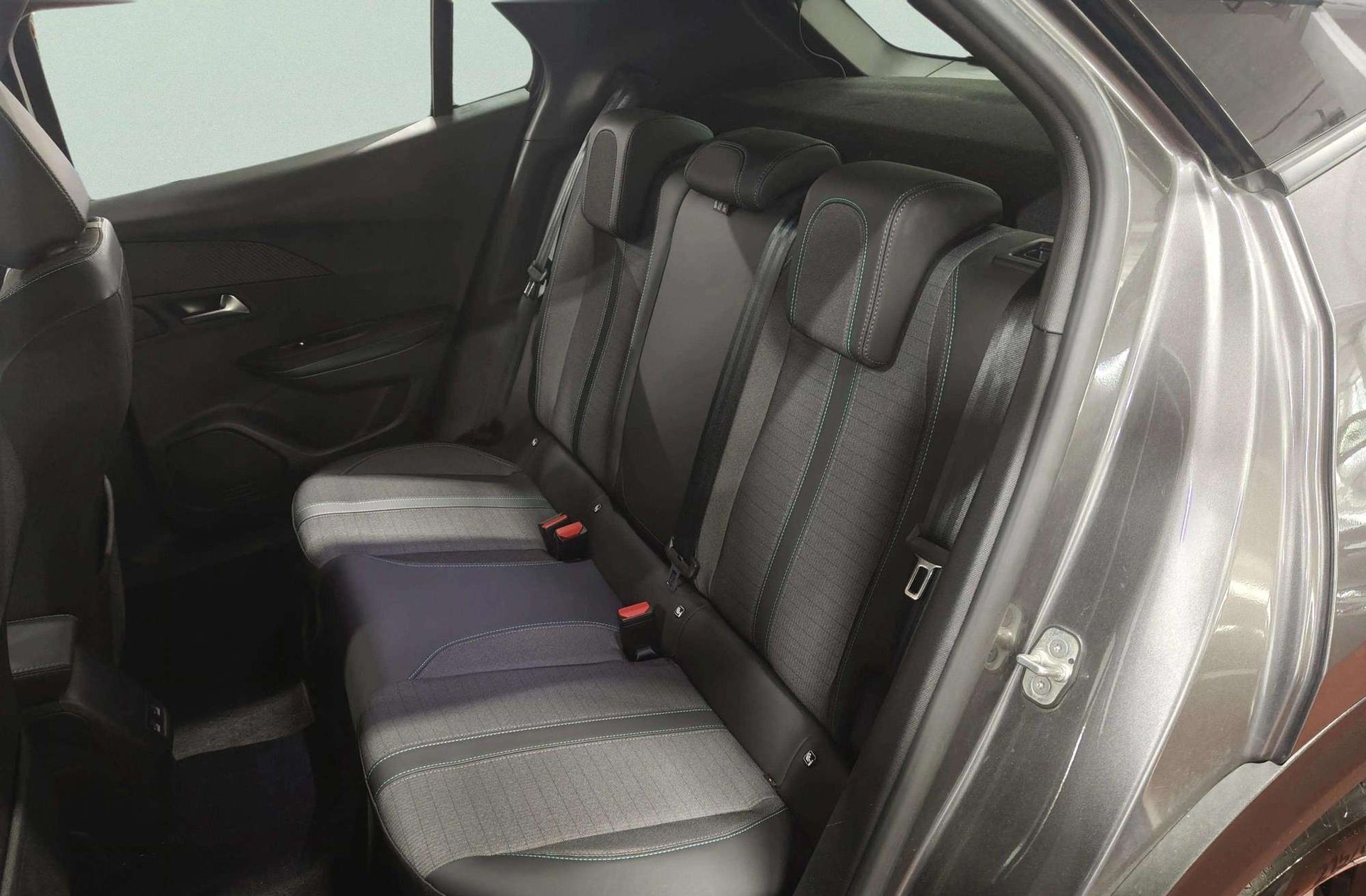 Peugeot 2008 PureTech 130 Allure Pack EAT8 - foto 14