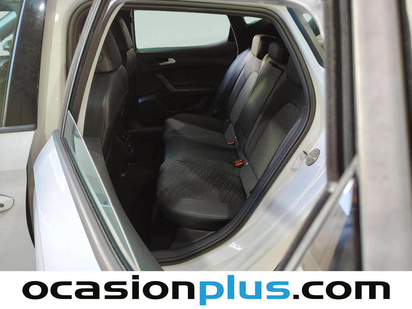Foto asientos traseros Seat León Seat León 1.0 eTSI S&S FR 25 Aniversario DSG (110 CV)