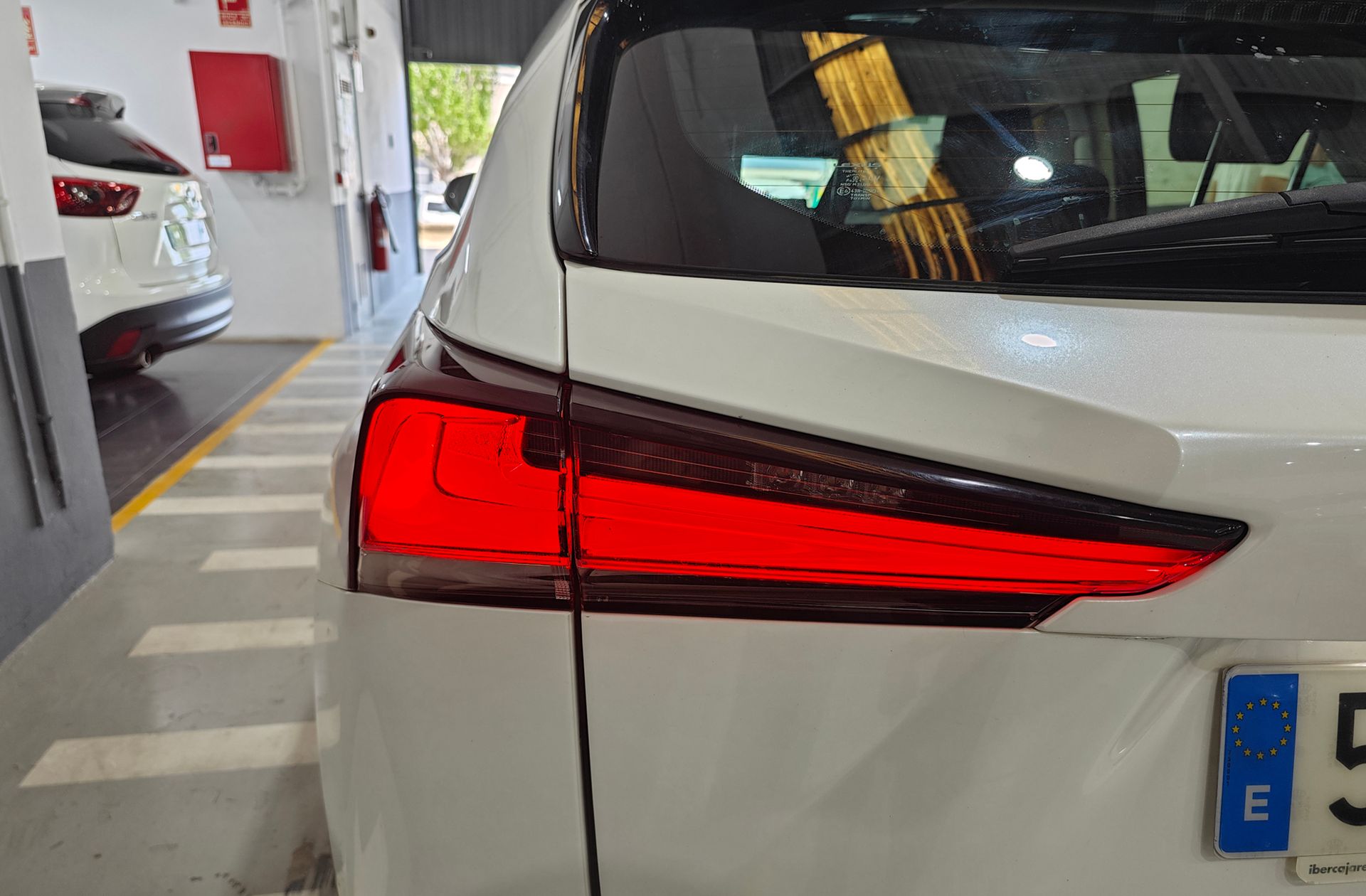 Lexus NX 300h Business 2WD - foto 14