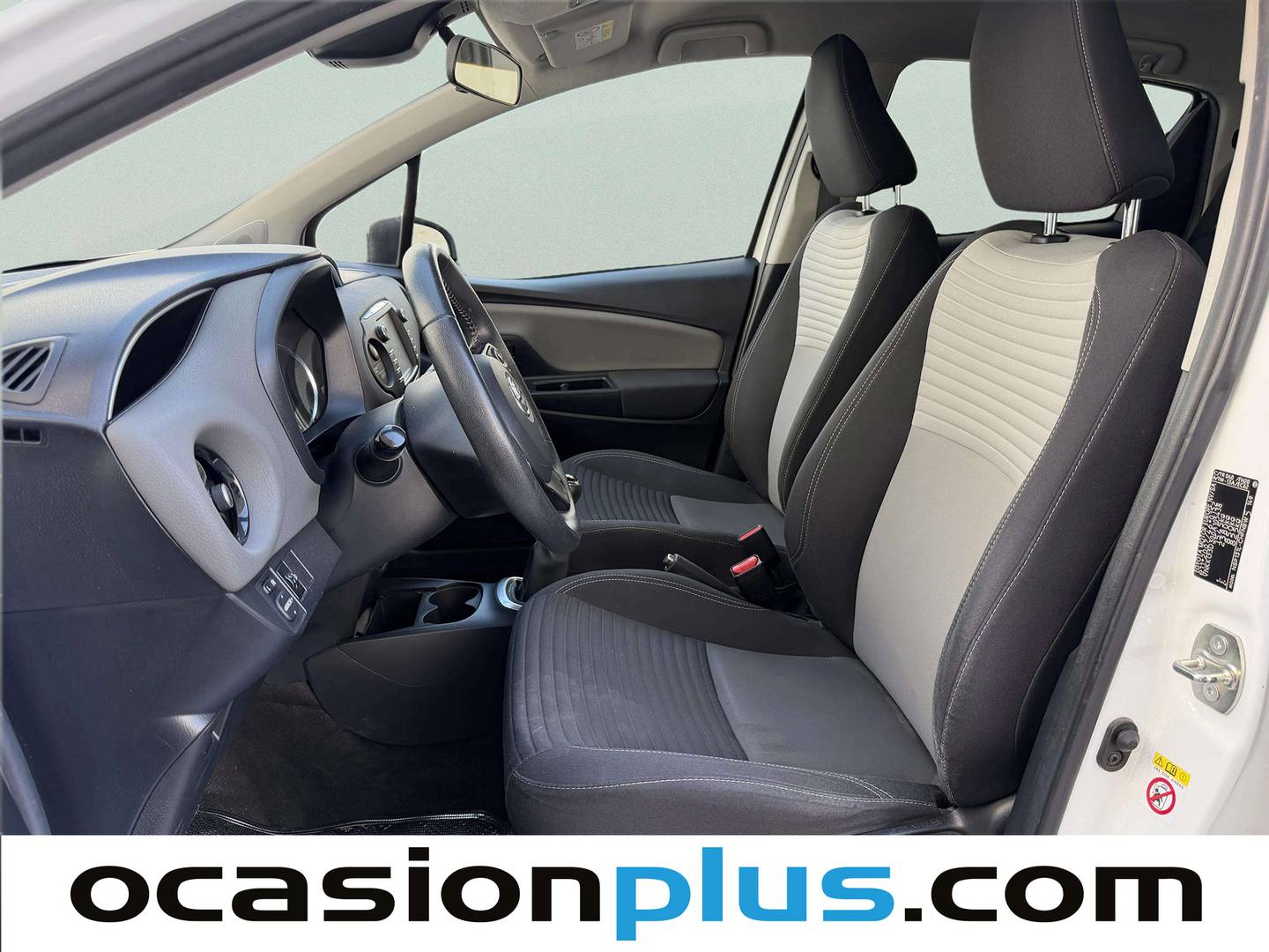Foto asientos delanteros Toyota Yaris Toyota Yaris 1.5 Active (111 CV)