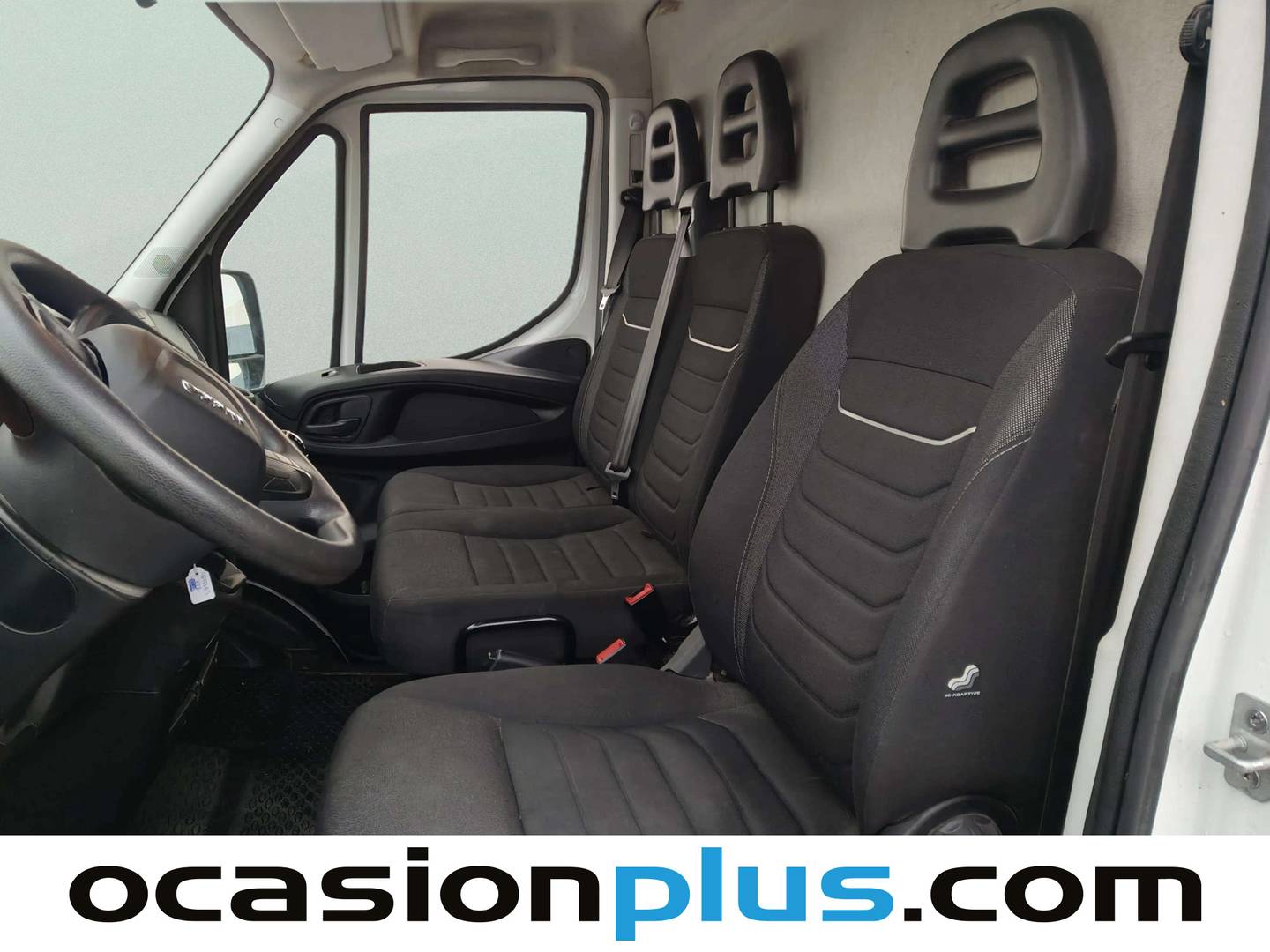 Foto asientos delanteros Iveco Daily Iveco Daily Furgon 35S 16 V 3520L/H2 (156 CV)