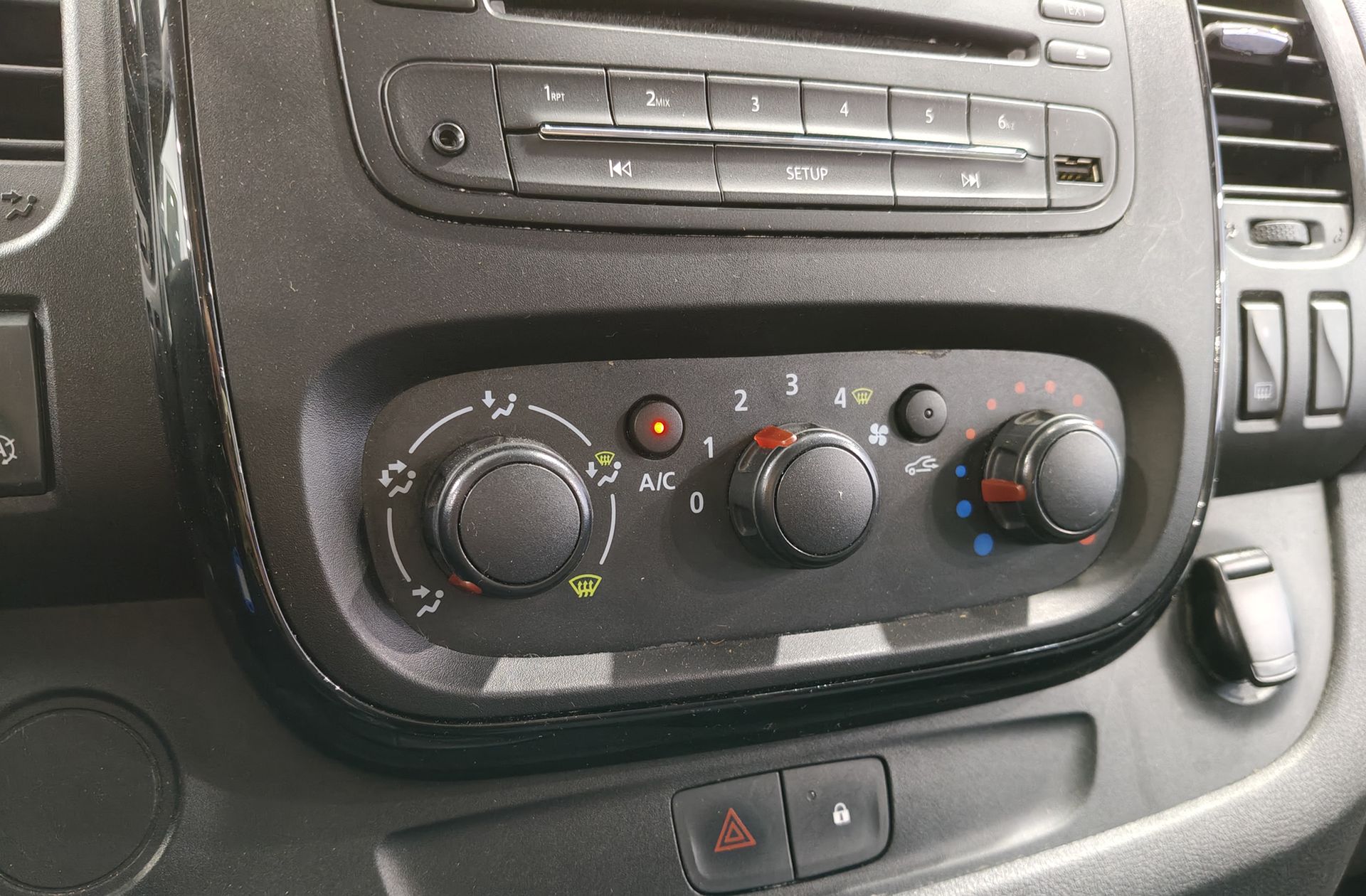 Opel Vivaro 1.6CDTI L1 2.7t Combi-9 plazas - foto 24