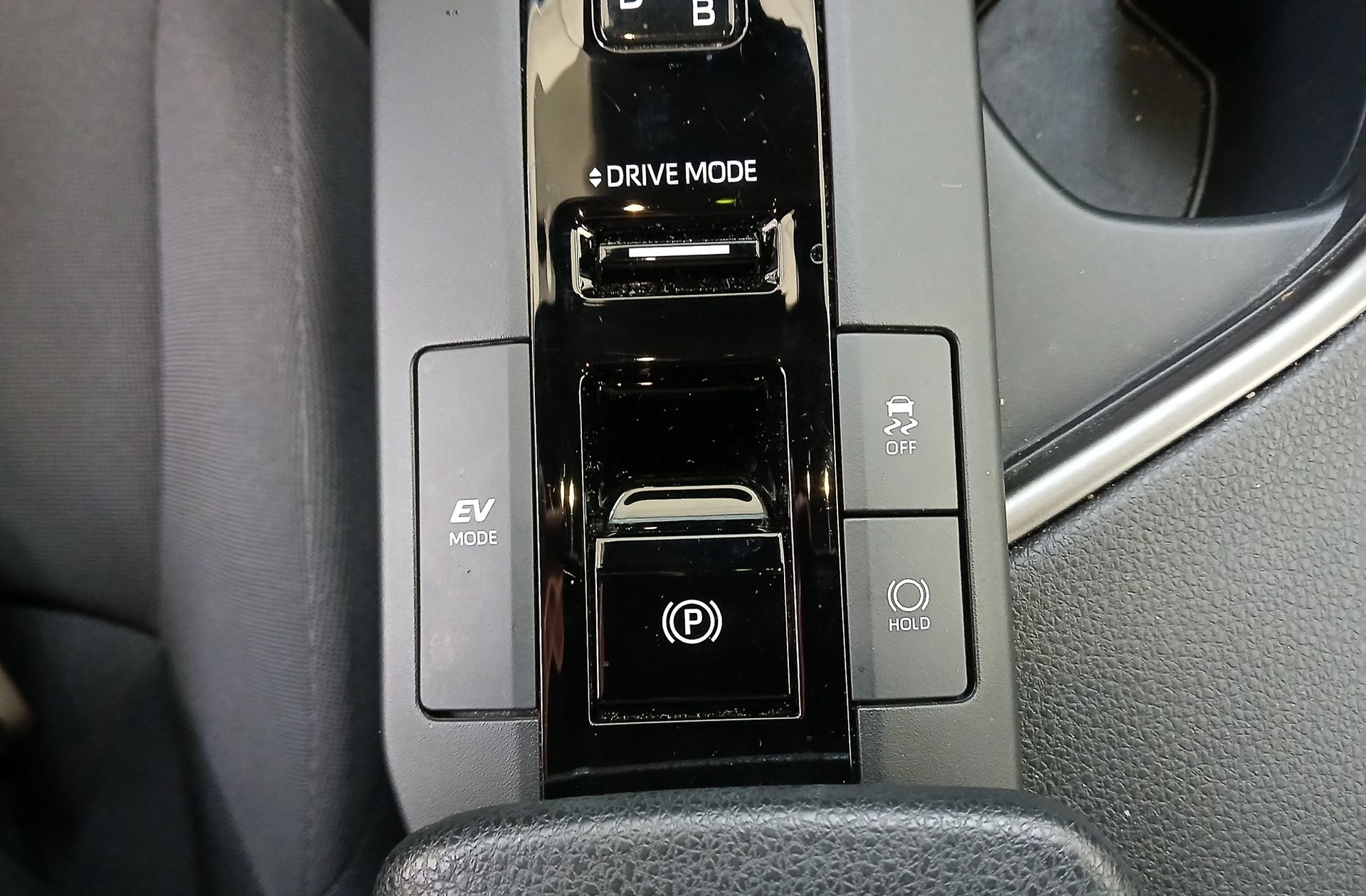 Toyota C-HR 140H Advance - foto 34
