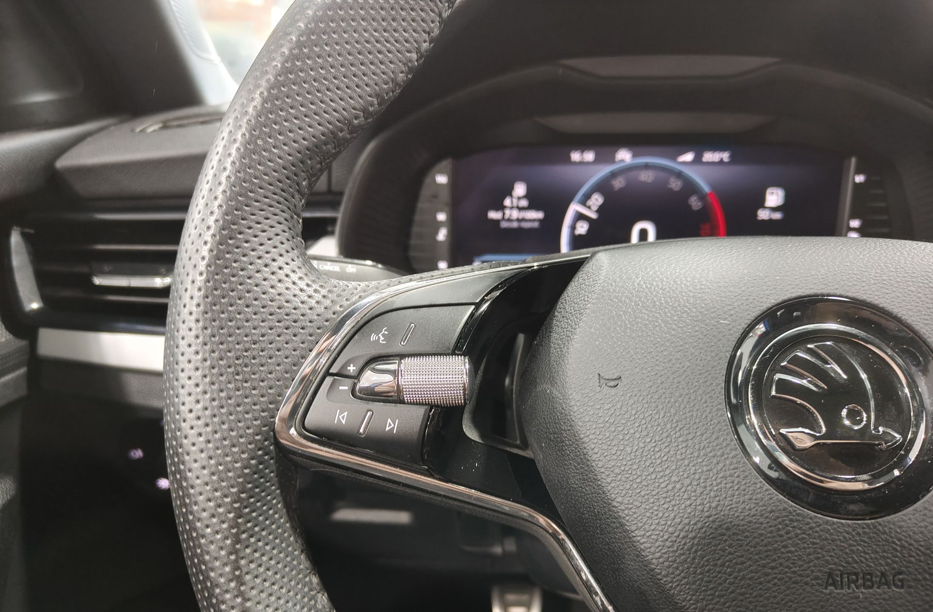 Škoda Kamiq 1.0 TSI Sport - foto 27