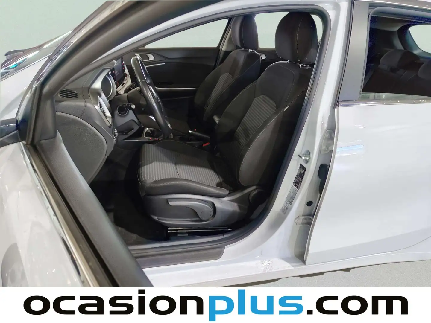 Foto KIA Ceed Kia Ceed 1.6 MHEV iMT Drive (136 CV)