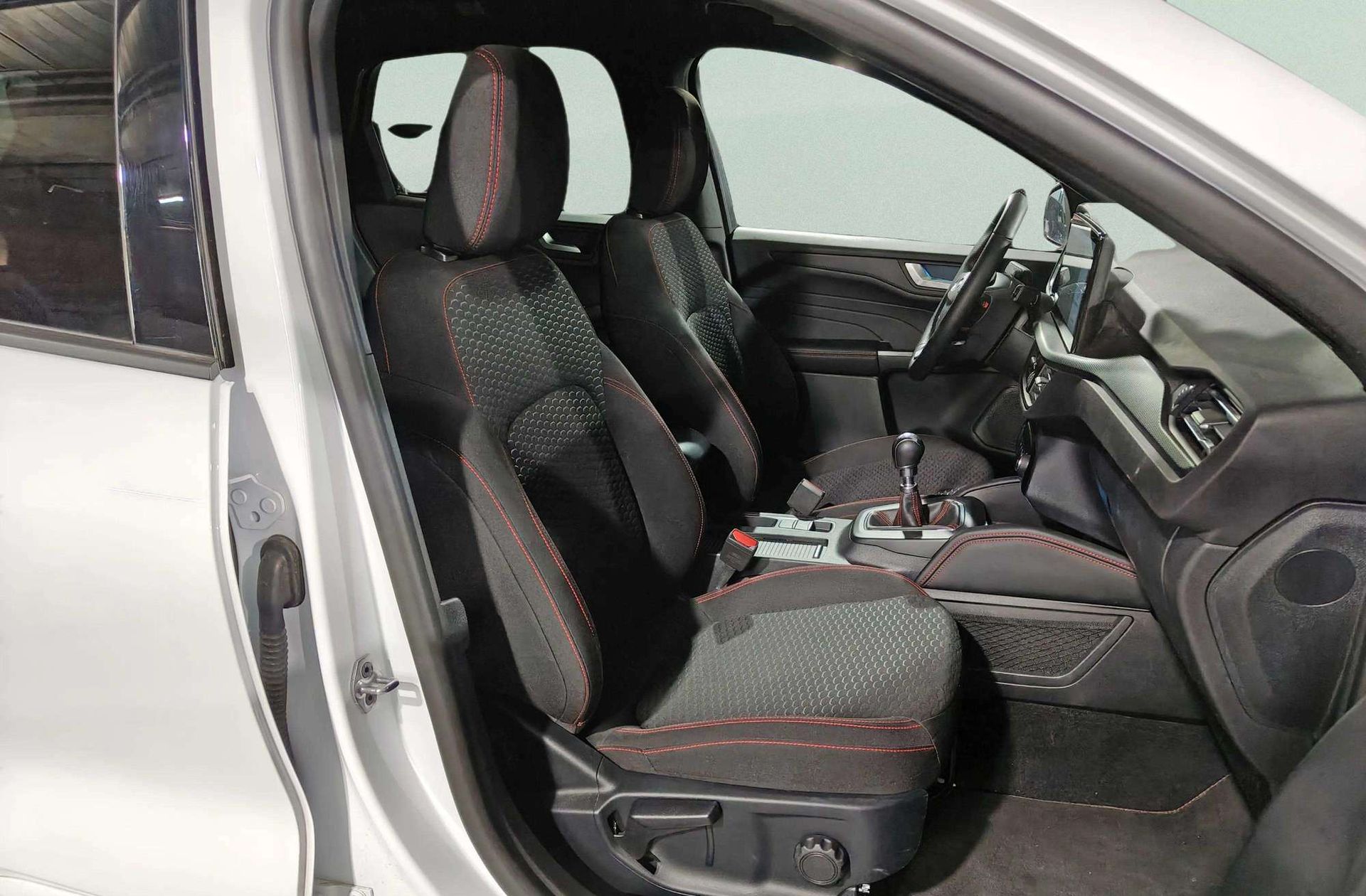Ford Kuga 1.5T EcoBoost ST-Line 4x2 - foto 17