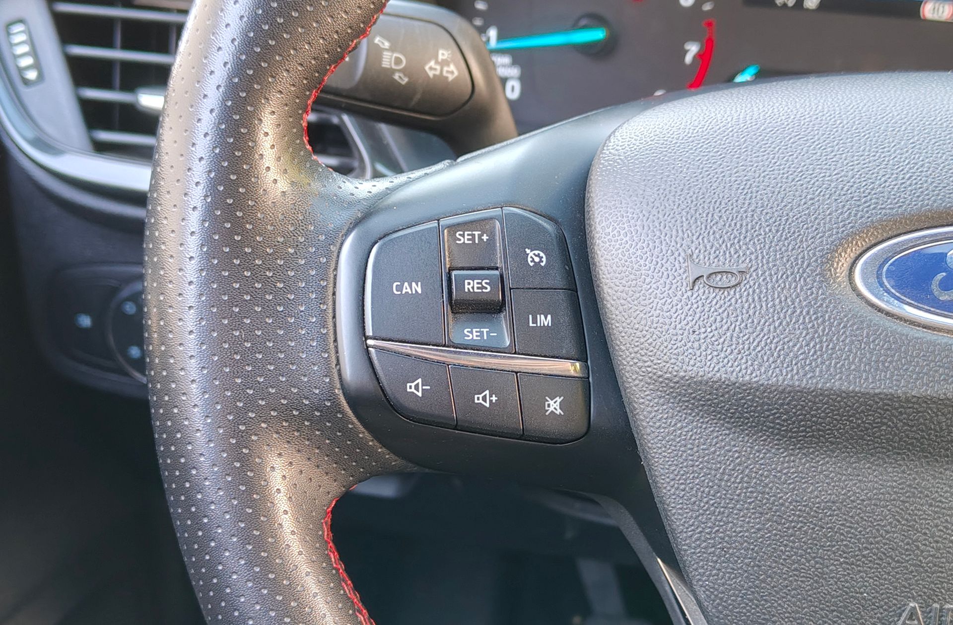 Ford Fiesta 1.0 EcoBoost MHEV ST-Line - foto 30