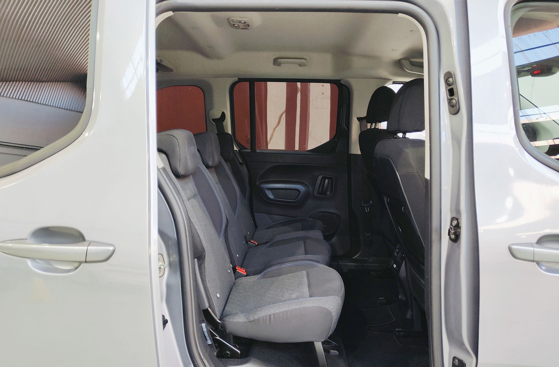 Peugeot Rifter BlueHDi 130 Allure Standard 7 plazas - foto 17
