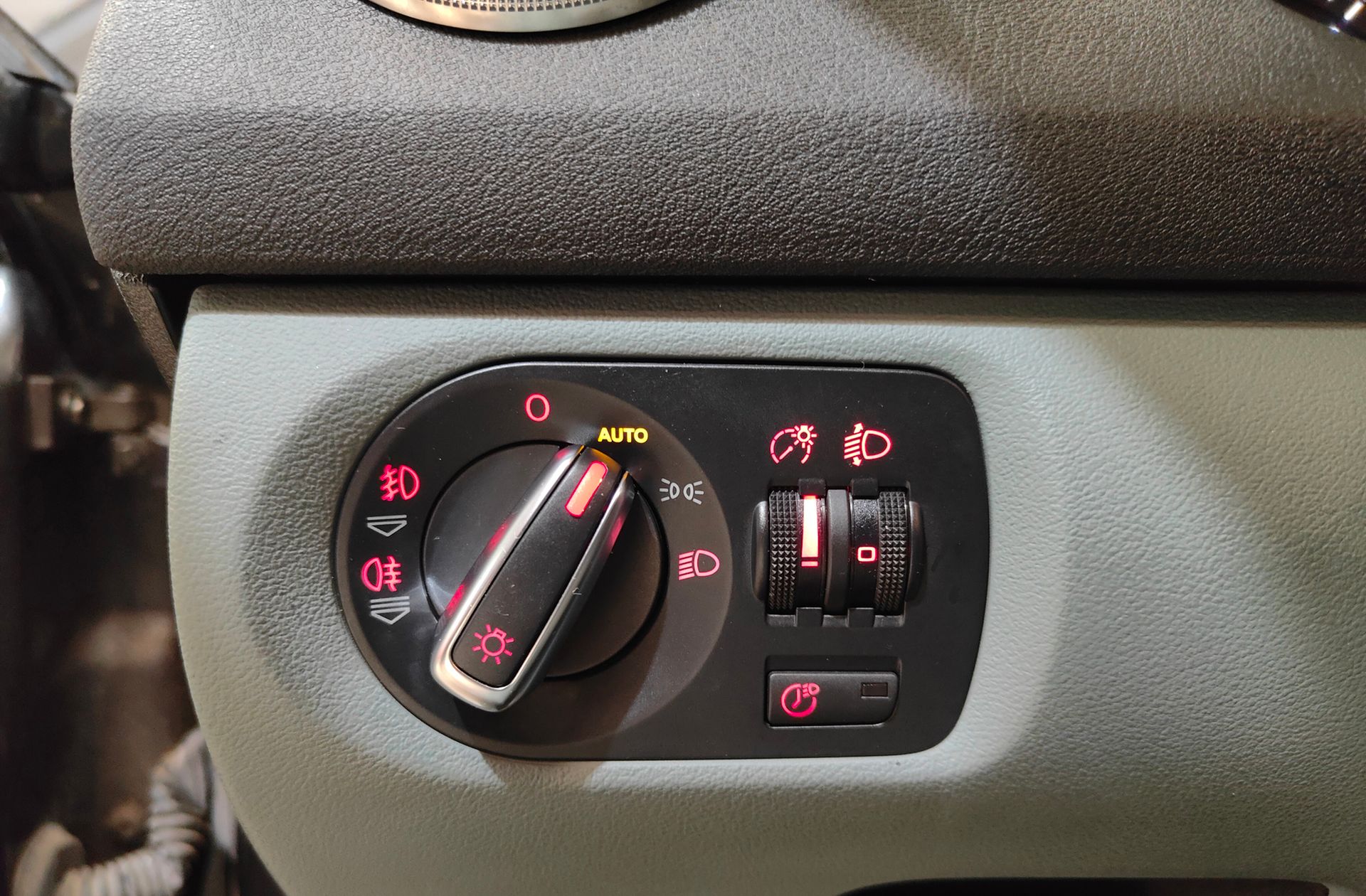 Audi A3 1.9 TDIe DPF Attraction - foto 26