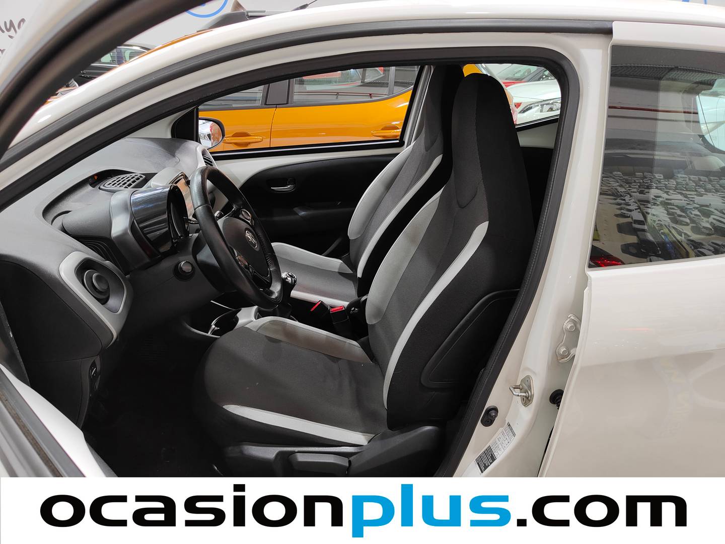 Foto asientos delanteros Toyota Aygo Toyota Aygo 1.0 70 X-Play  (69 CV)