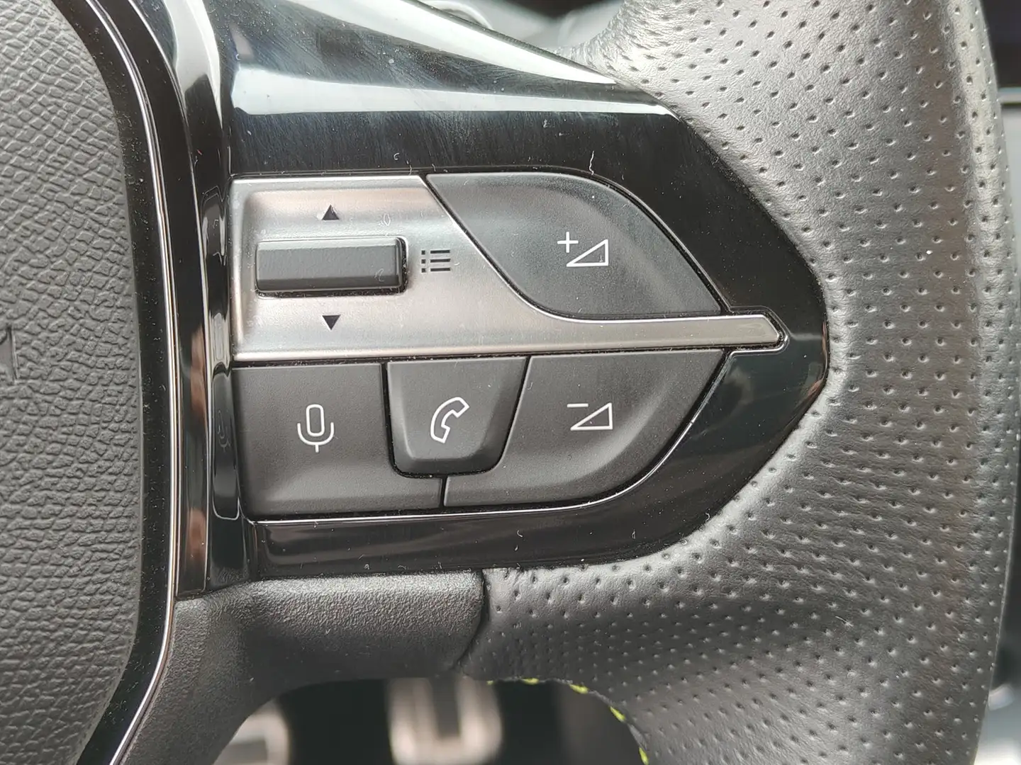 Foto Peugeot 408 Peugeot 408 GT Puretech EAT8 (130 CV)