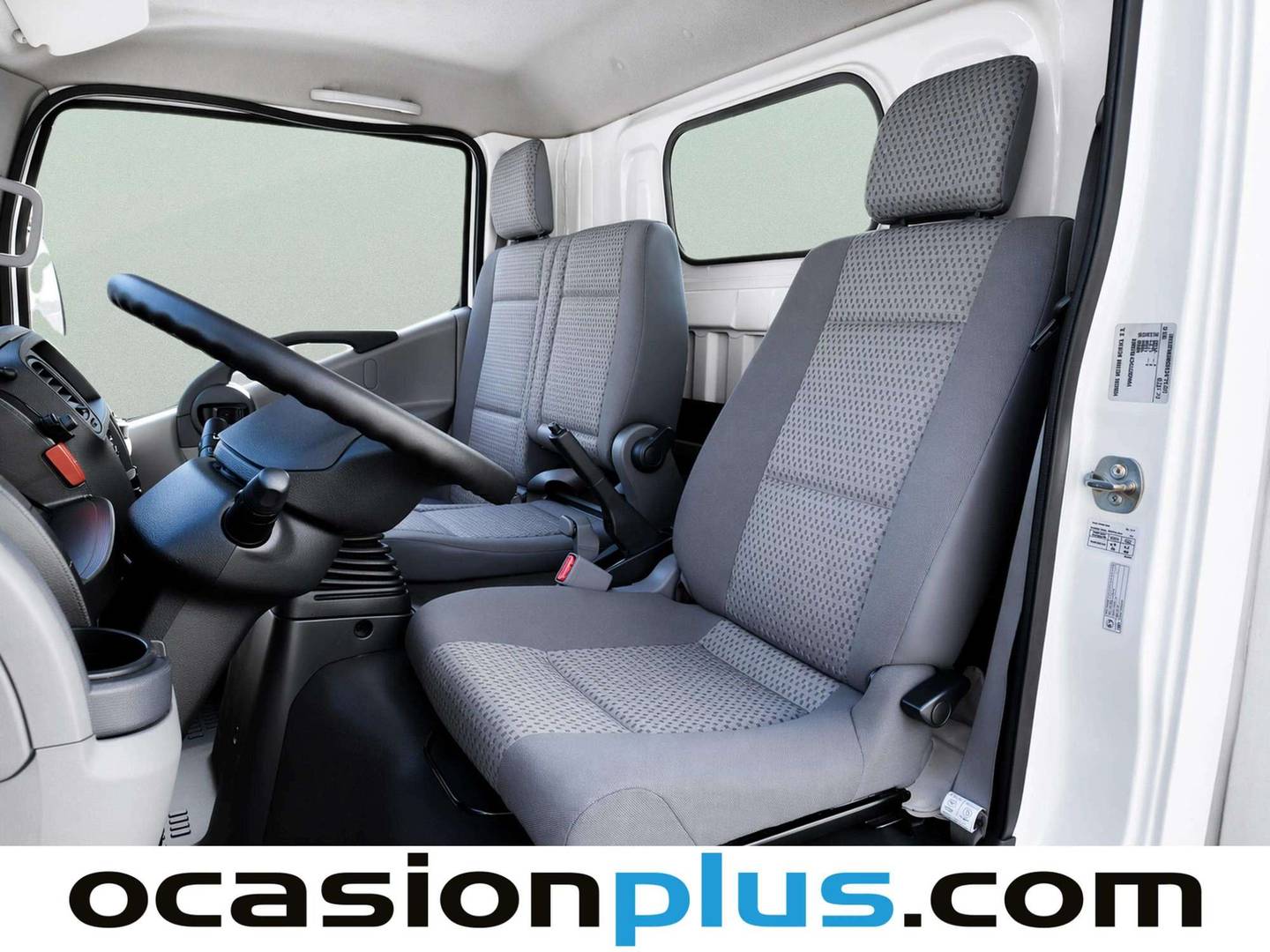 Foto asientos delanteros Nissan Cabstar Nissan Cabstar Chasis C3513/2B5 Básico (130 CV)