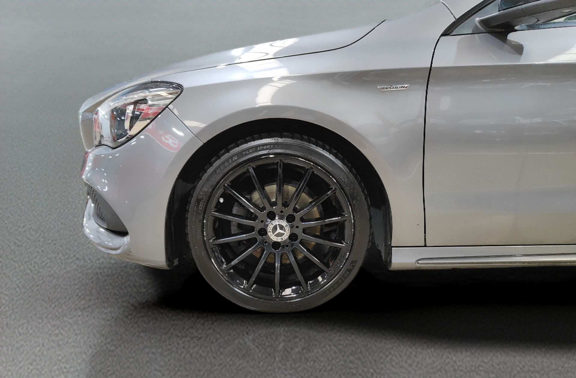 Mercedes-Benz CLA Shooting Brake 200 d Pack AMG - foto 38