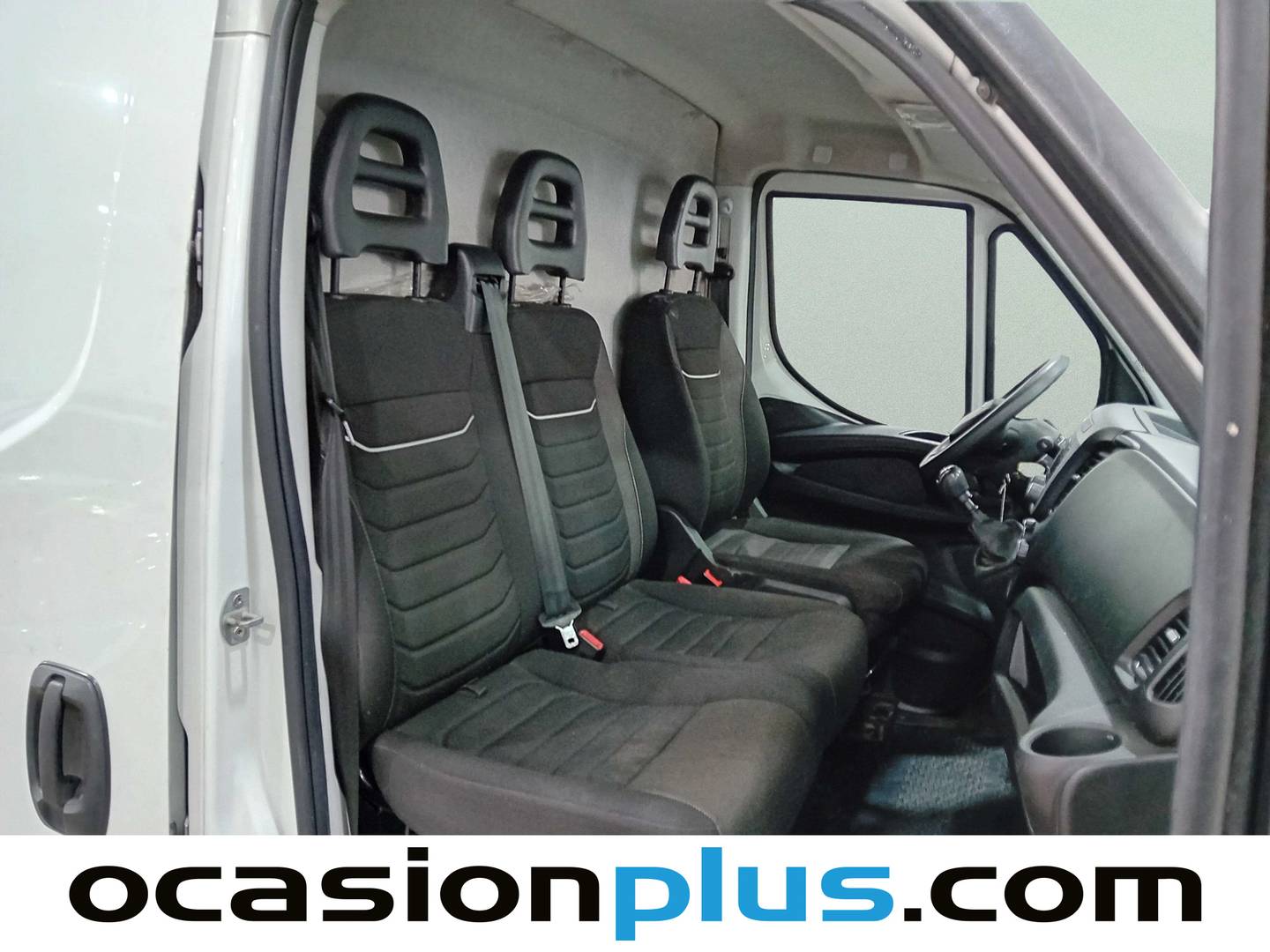 Foto Iveco Daily Iveco Daily Furgon 35S 16 V 3520L/H2 (156 CV) 3 Plazas