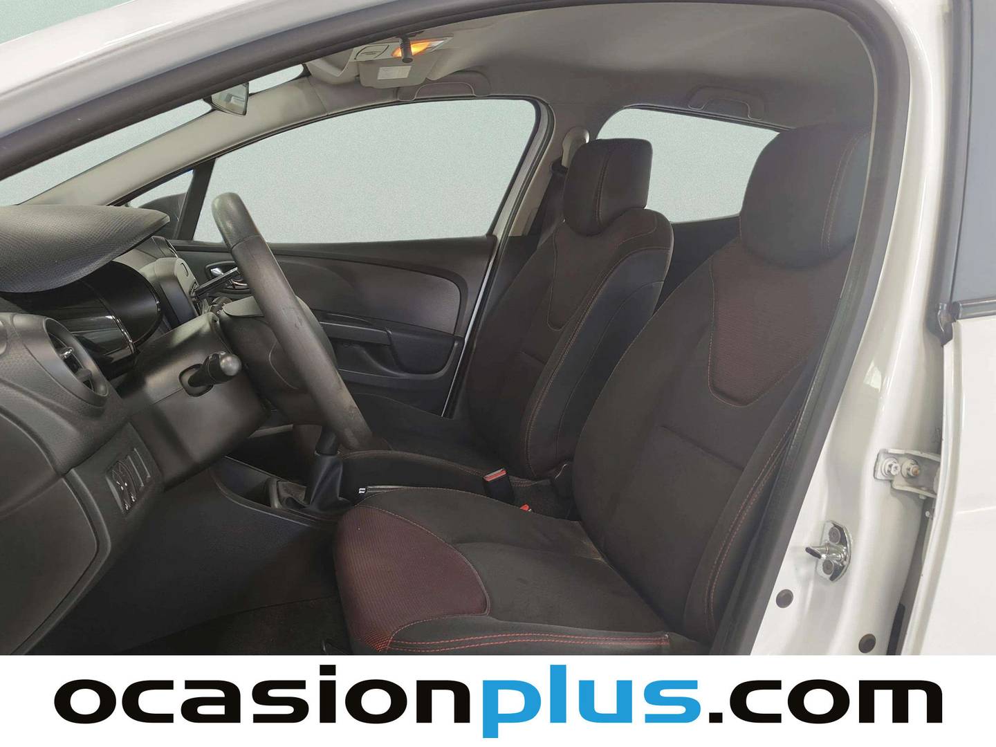 Foto asientos delanteros Renault Clio Renault Clio 1.2 16v Business (75 CV)