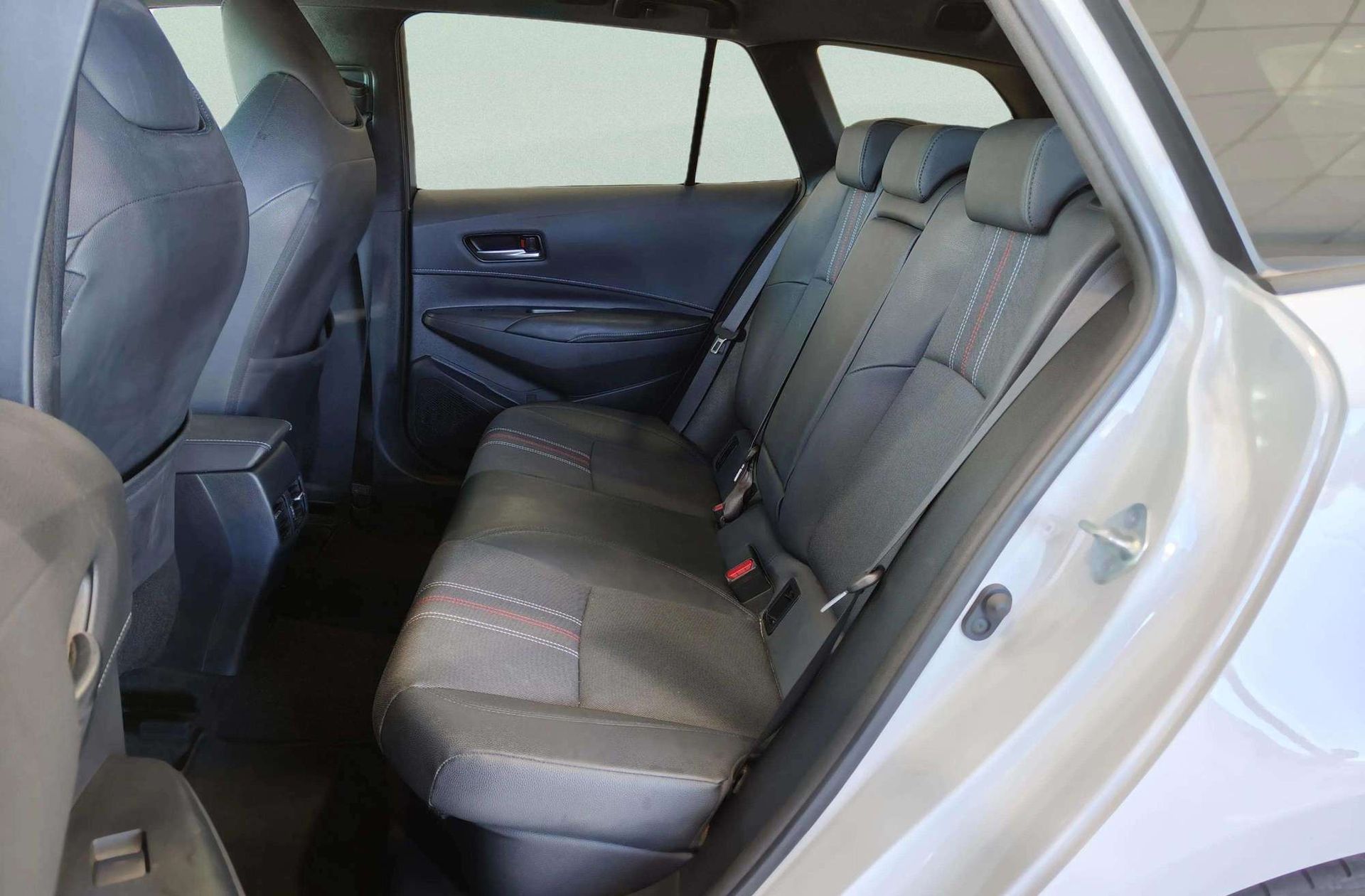 Toyota Corolla 180H Touring Sports GR-Sport E-CVT - foto 15