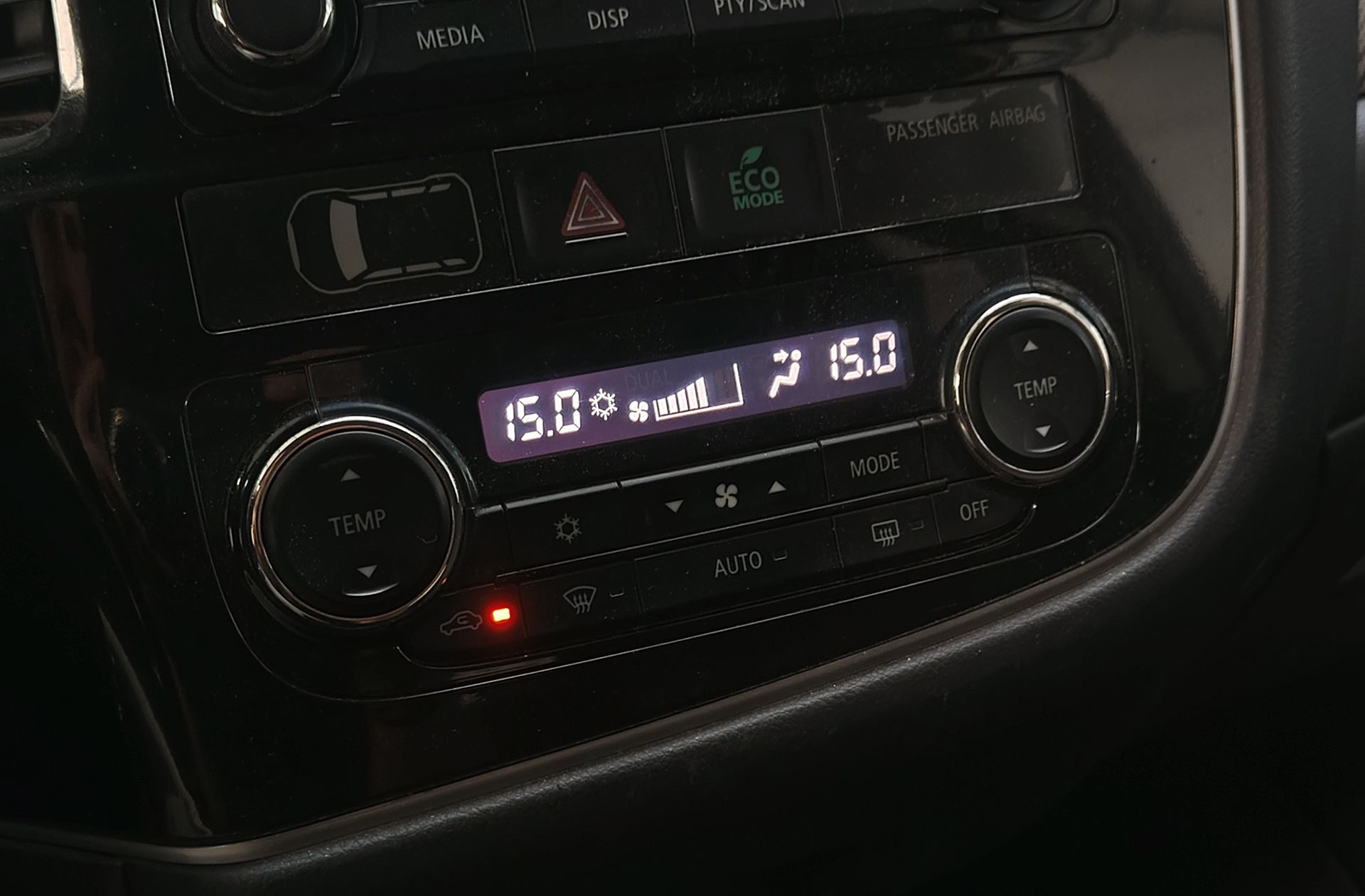Mitsubishi Outlander 220 DI-D Challenge 2WD - foto 24