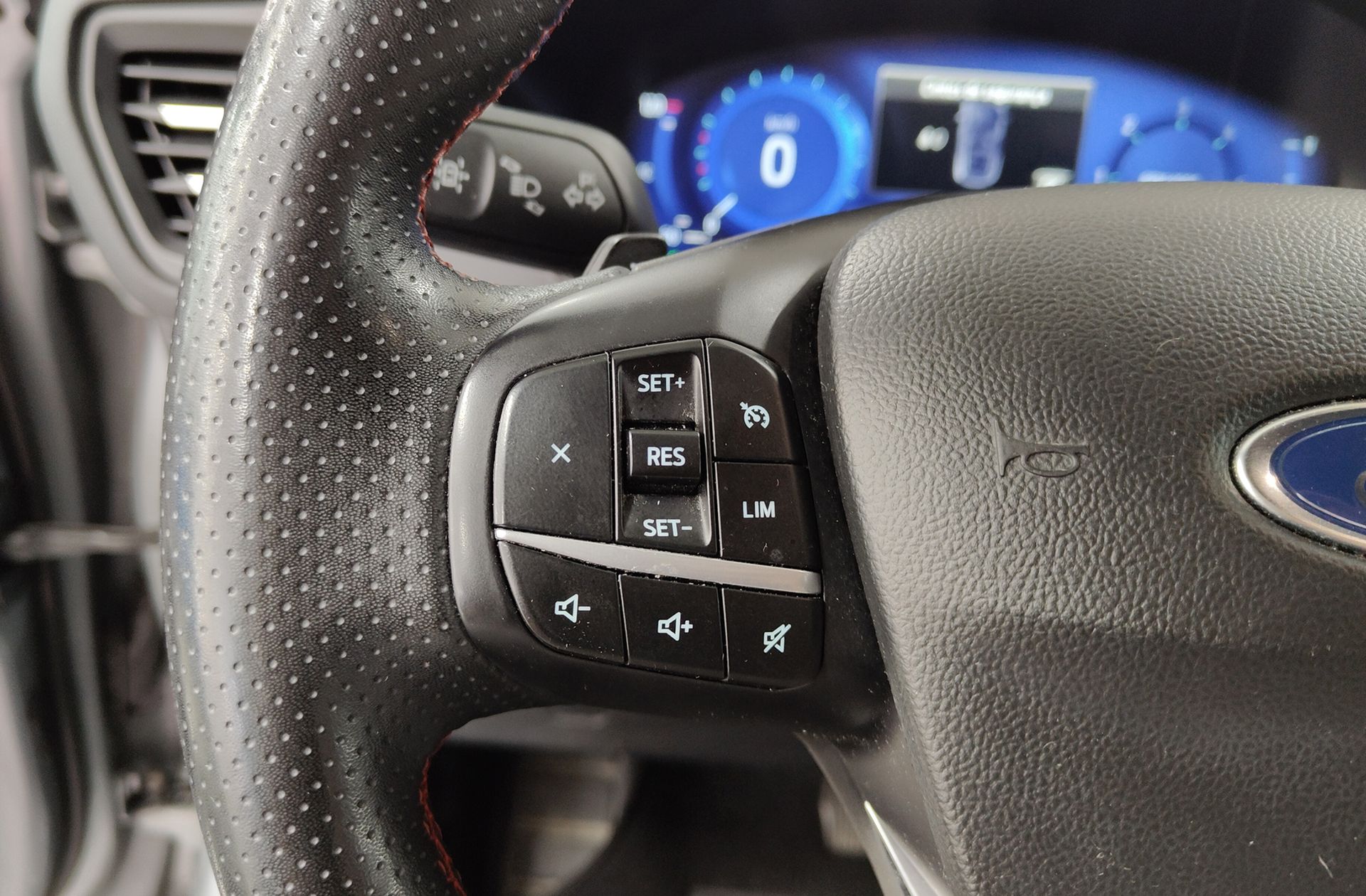 Ford Kuga 1.5 EcoBlue ST-Line - foto 29