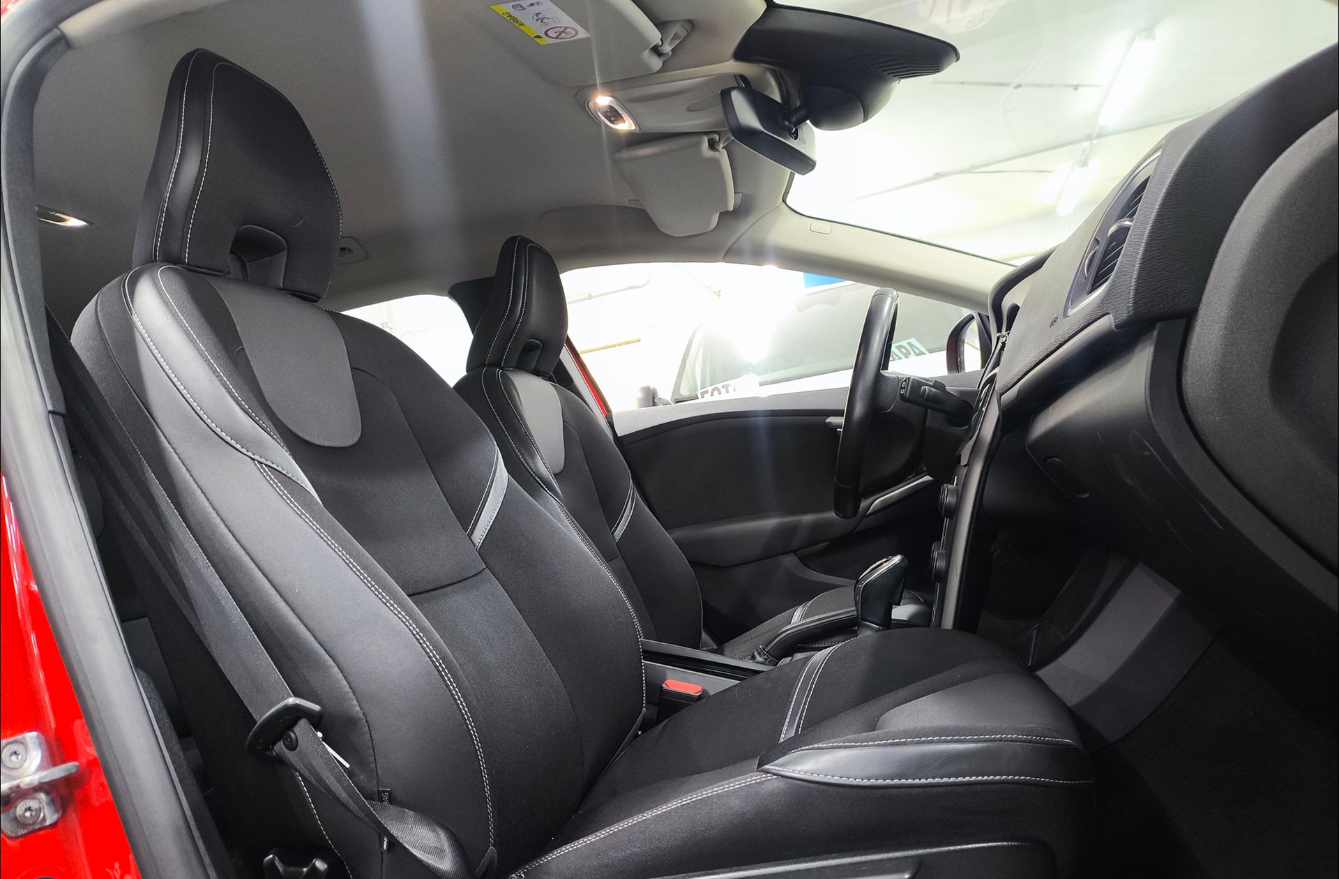 Volvo V40 2.0 D3 Momentum - foto 15