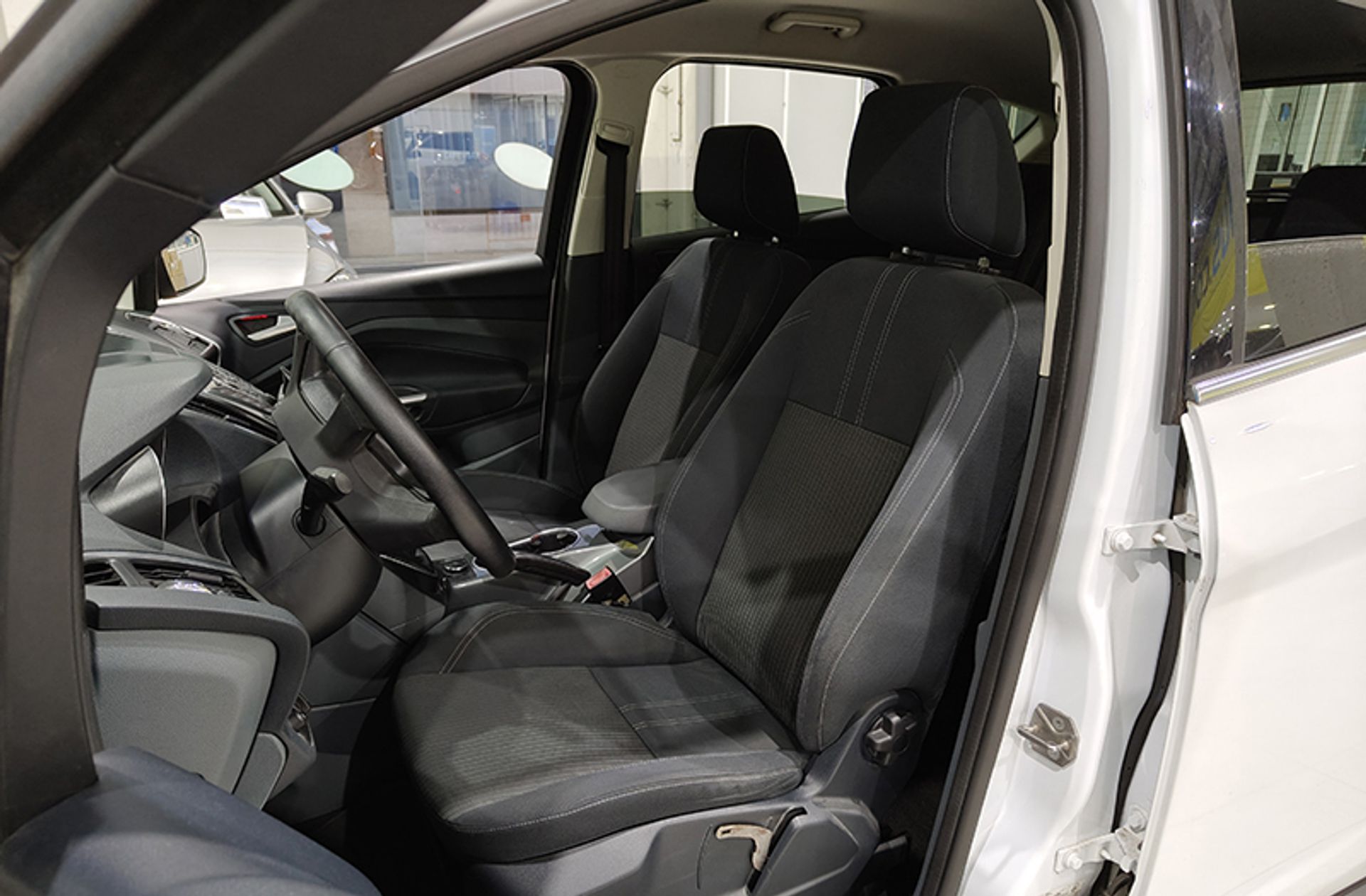 Ford C-Max 1.0 EcoBoost Titanium - foto 12