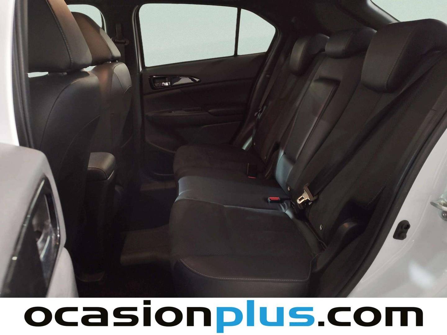 Foto asientos traseros Mitsubishi Eclipse Cross Mitsubishi Eclipse Cross 2.4 PHEV Kaiteki 4WD Auto (188 CV)