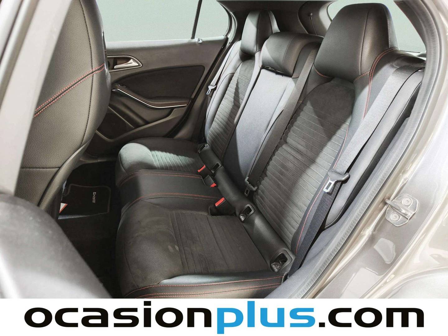 Foto asientos traseros Mercedes GLA Mercedes GLA 180 (122 CV) Pack AMG