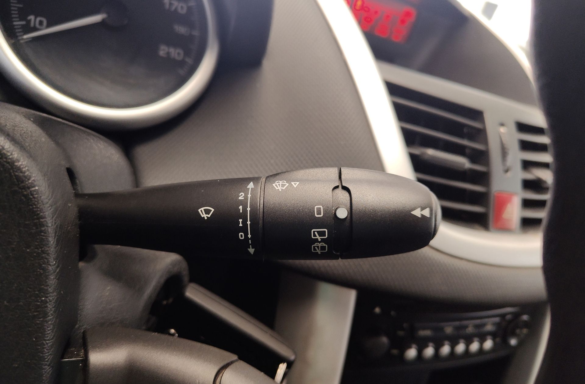 Peugeot 207 1.4 HDi Business Line FAP - foto 22