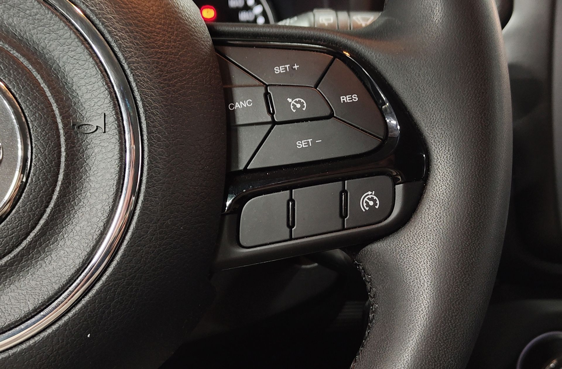 Jeep Renegade 1.0G Night Eagle II 4x2 - foto 28