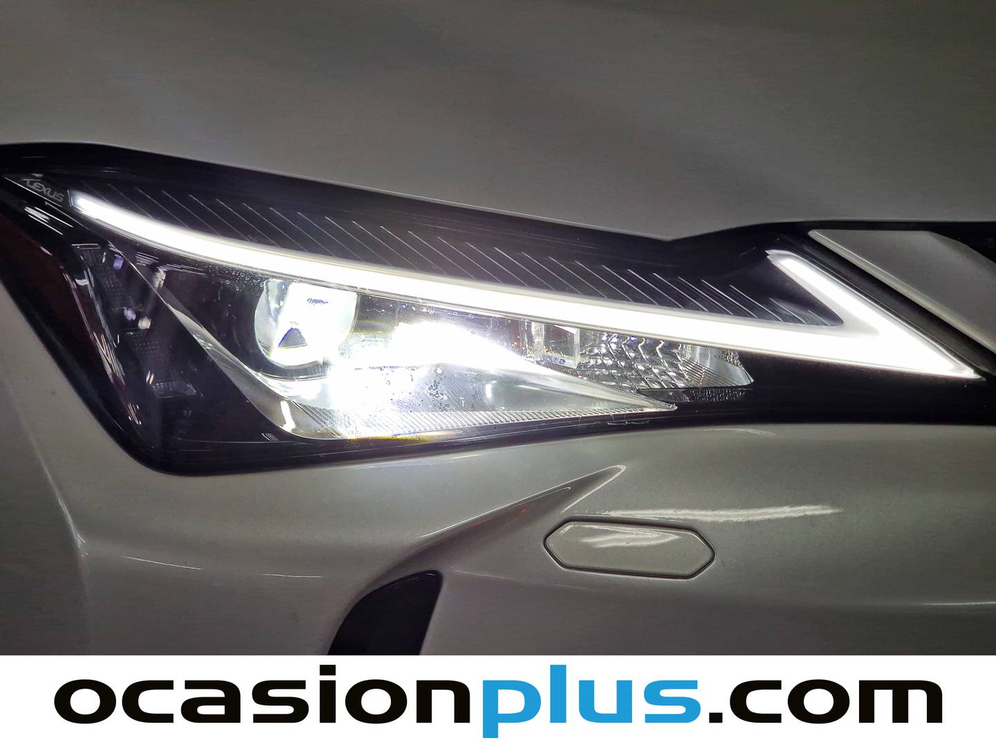 Acabados Lexus UX Lexus UX 250h Business 2WD (184 CV)