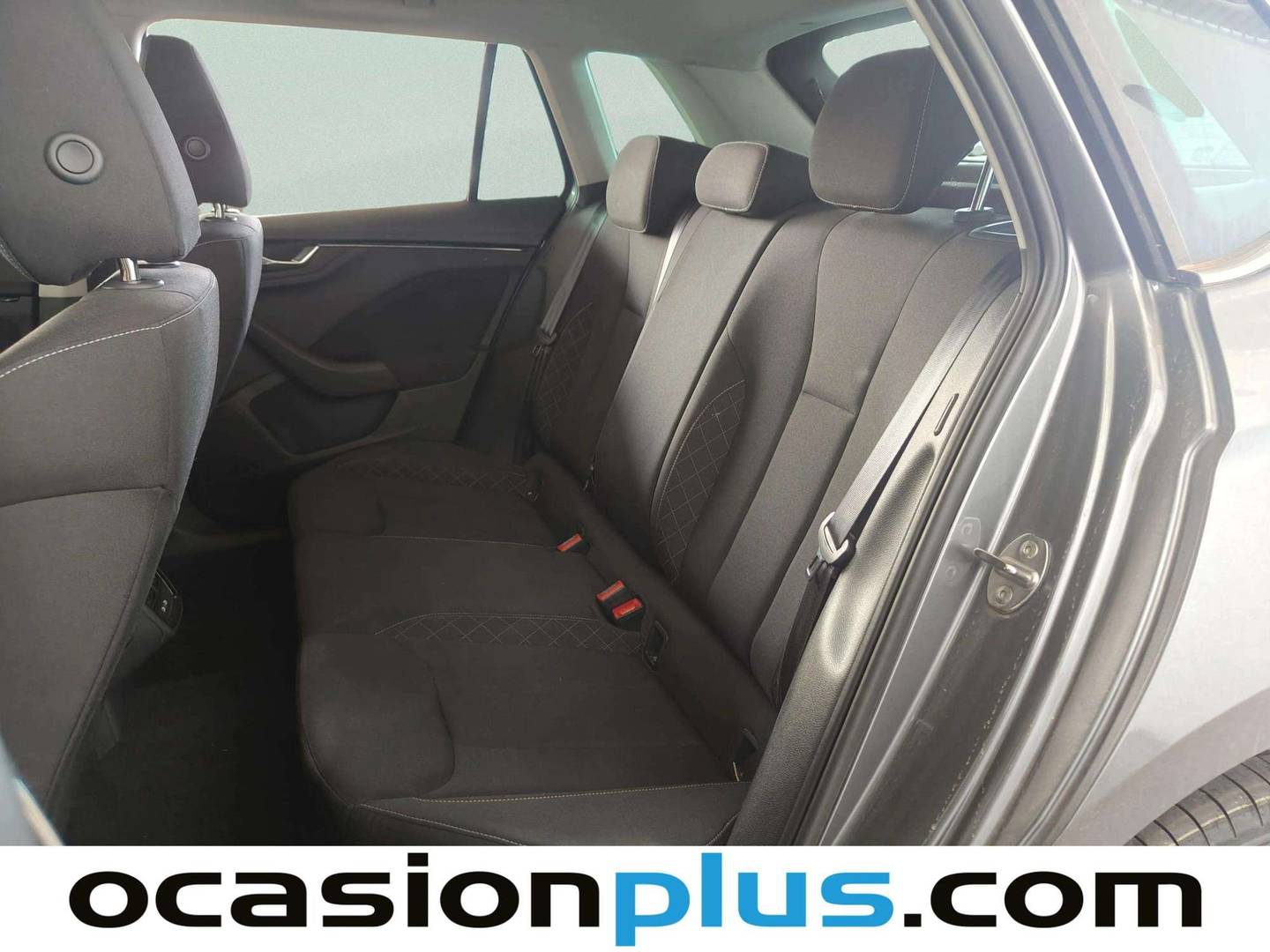 Foto asientos traseros Skoda Kamiq Skoda Kamiq 1.0 TSI Ambition DSG (110 CV)