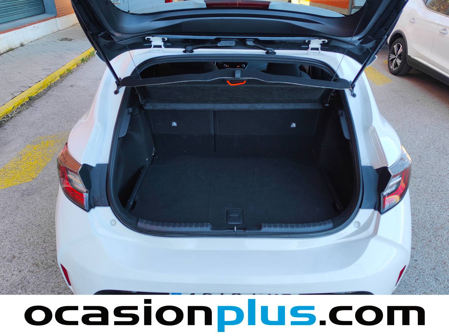 Fotos maletero Toyota Corolla Toyota Corolla 2.0 180H Style E-CVT (180 CV)