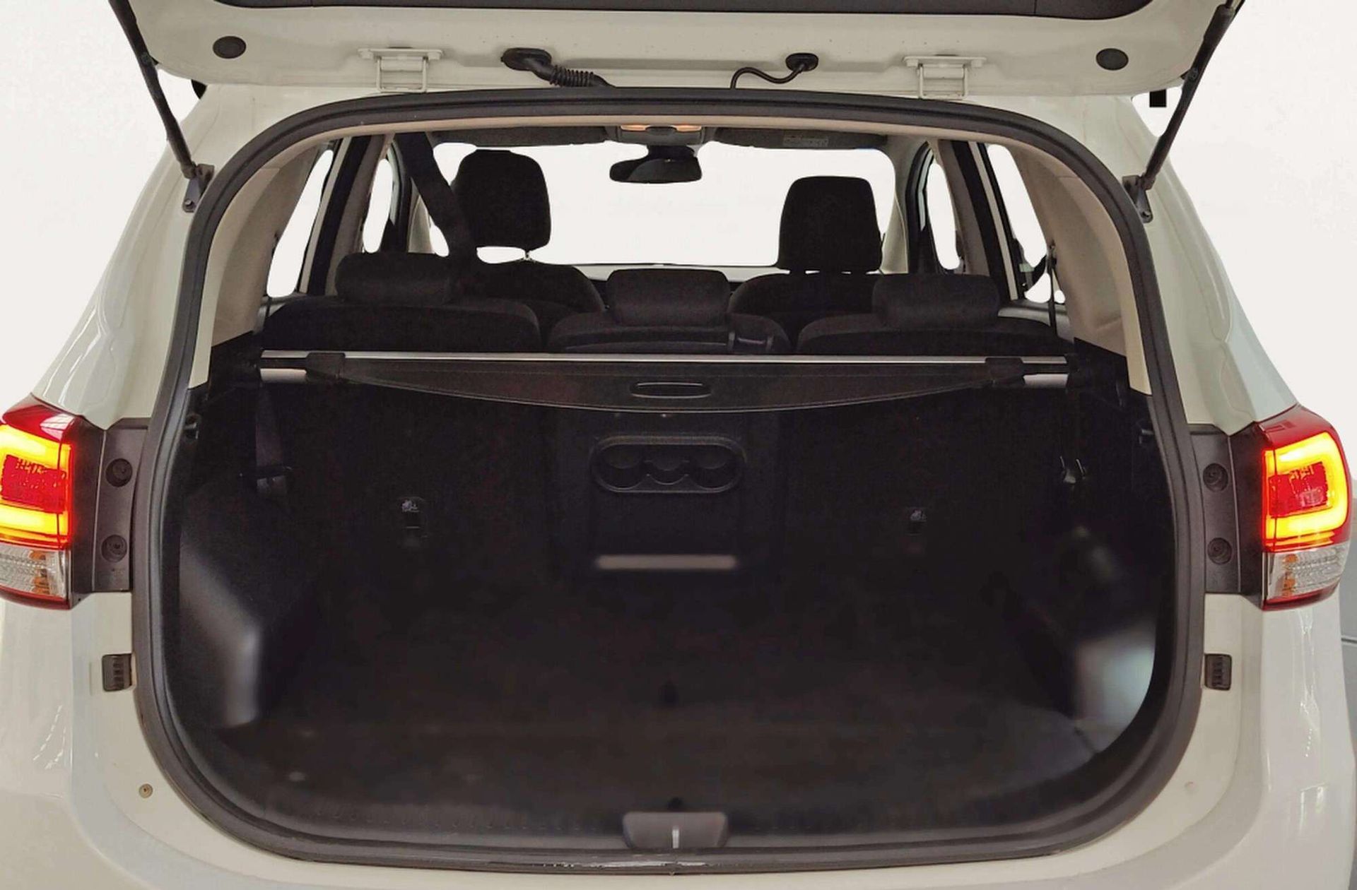 Kia Carens 1.6 GDi Uefa Euro 2016 Eco-Dynamics - foto 16