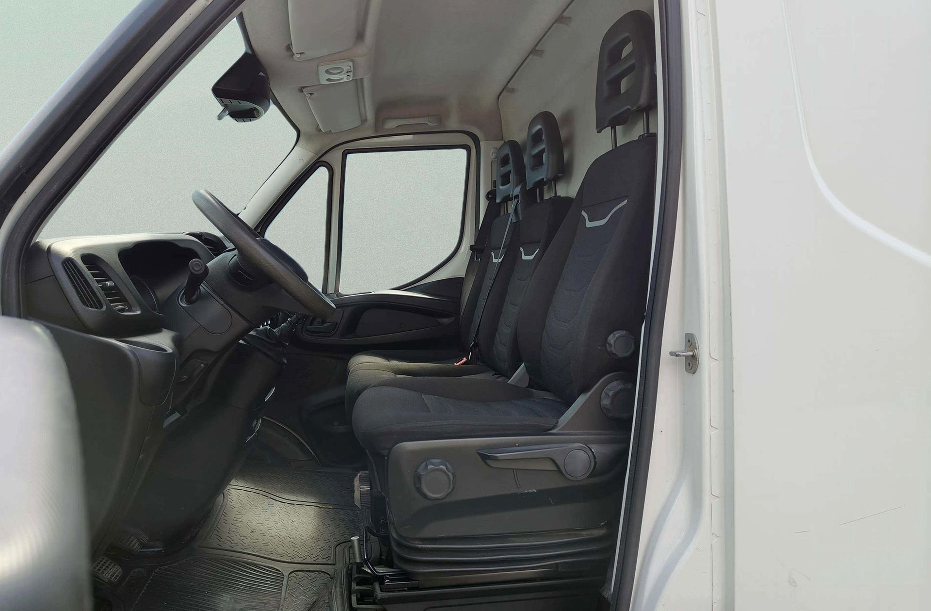 Iveco Daily Furgon 35S 14H 3000/H1 - foto 8