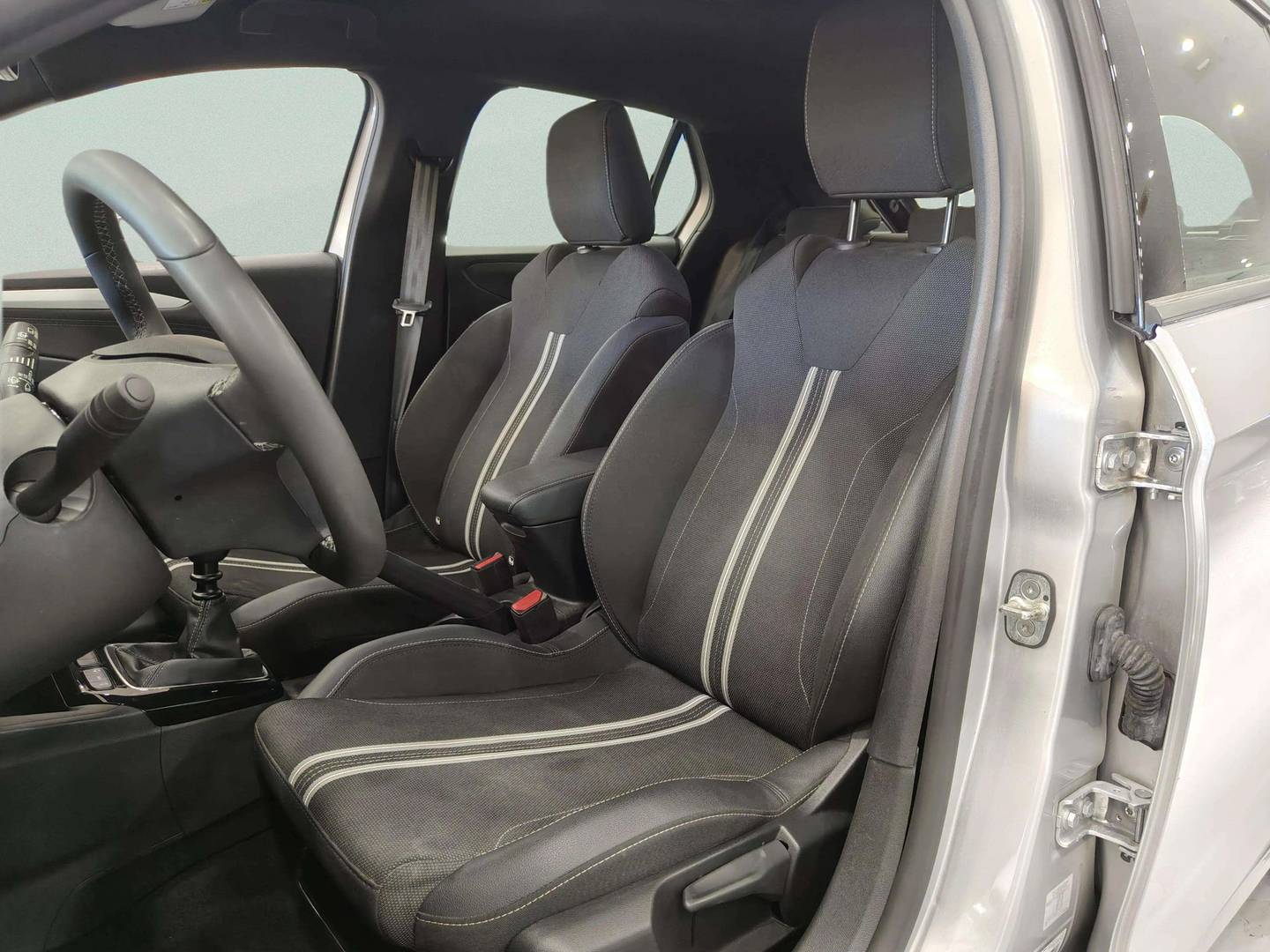 Foto asientos delanteros Opel Corsa Opel Corsa 1.2 T XHL GS (100 CV)