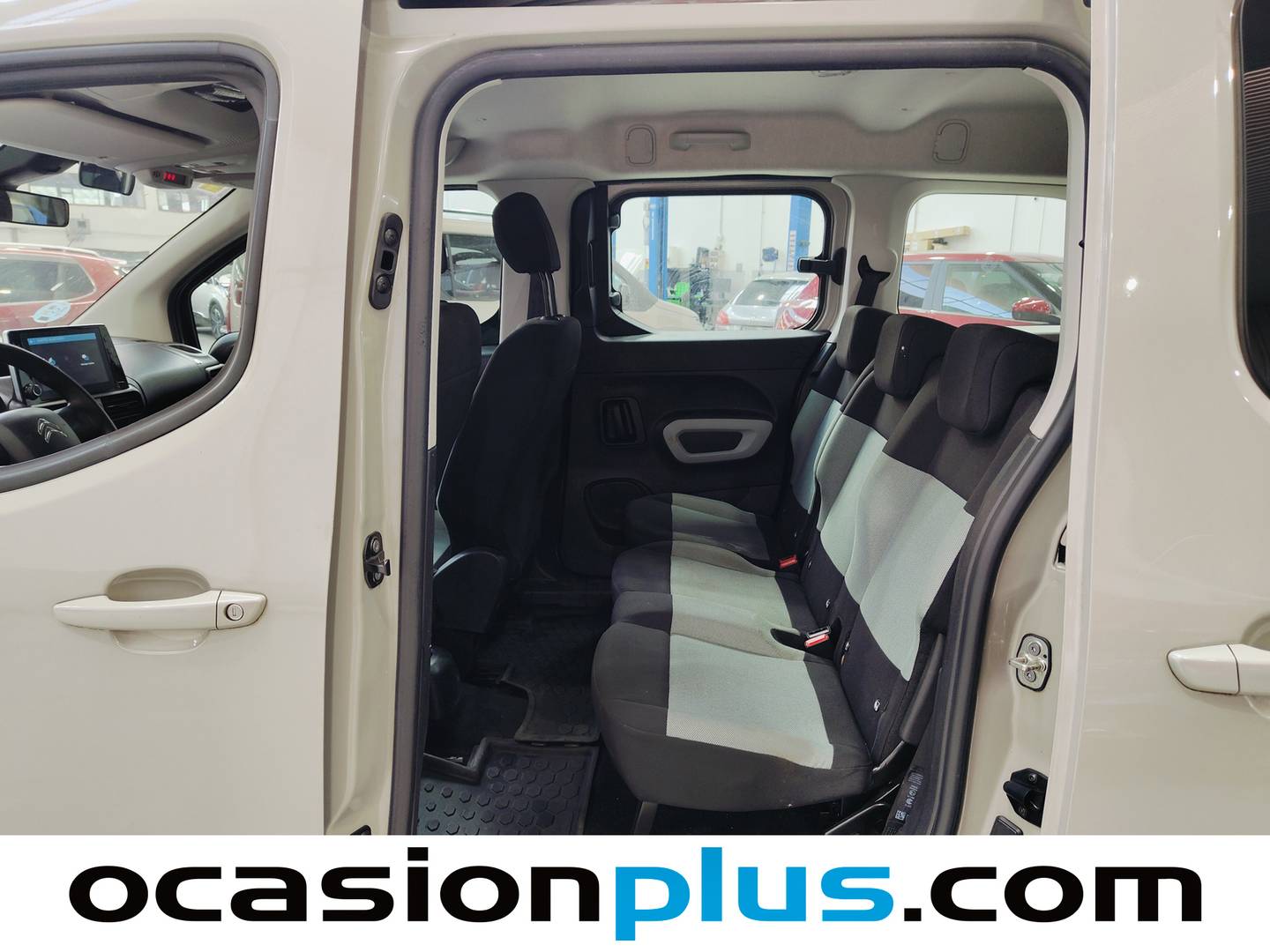 Foto asientos traseros Citroën Berlingo Citroën Berlingo BlueHDi 130 Talla XL Feel (130 CV) 7 PLAZAS