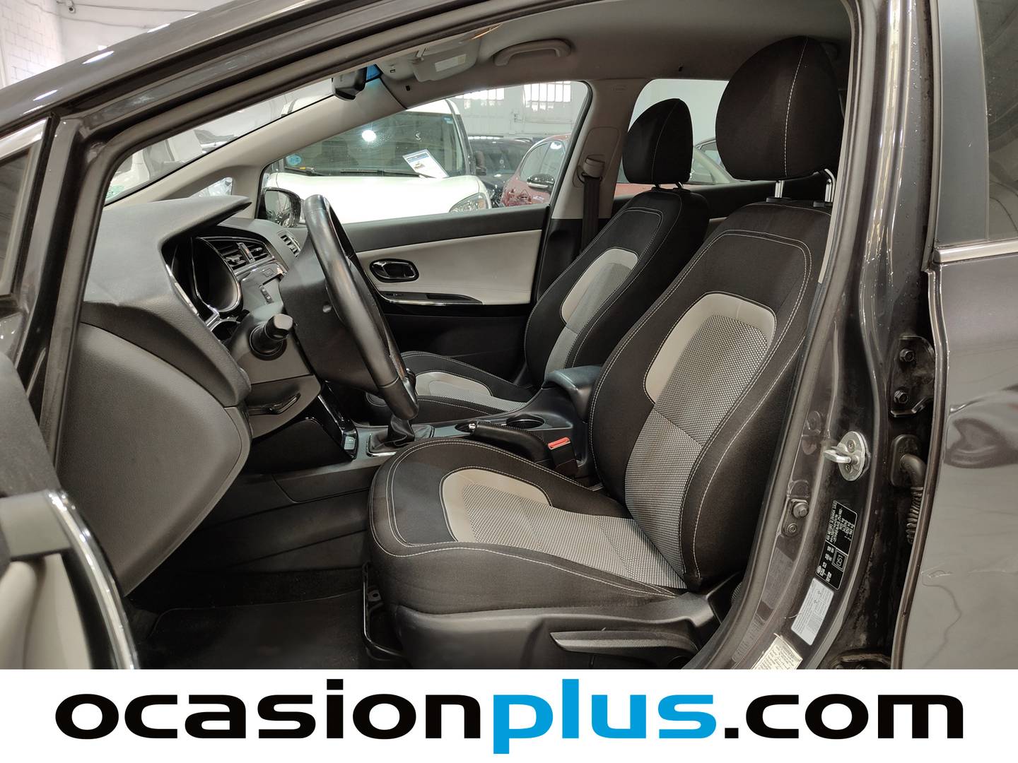 Foto asientos delanteros KIA Ceed KIA Ceed 1.6 CRDi VGT x-Tech16 Eco-Dynamics (136 CV)
