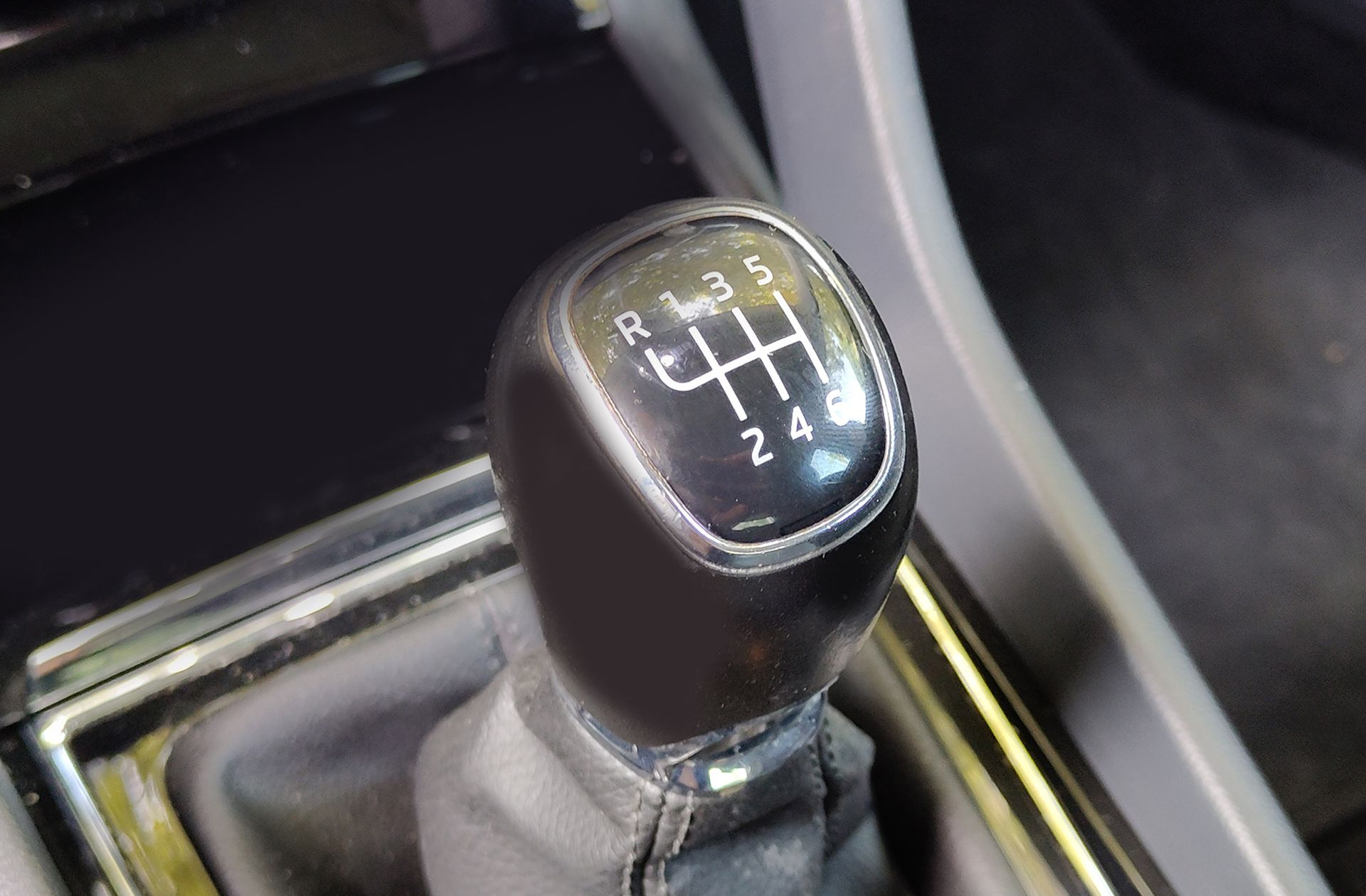 Škoda Karoq 1.6 TDI Ambition - foto 5