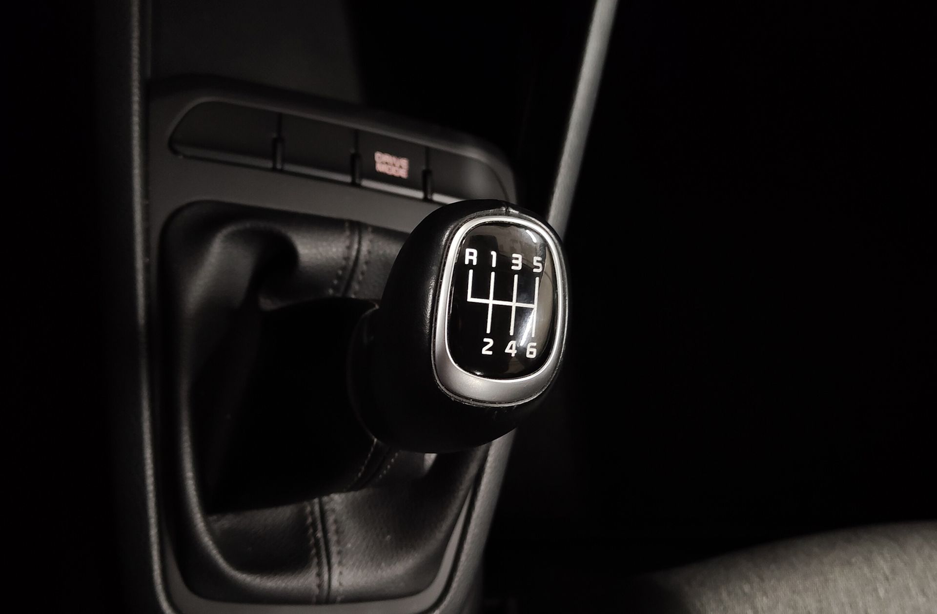 Kia Stonic 1.0 T-GDi MHEV Concept - foto 5