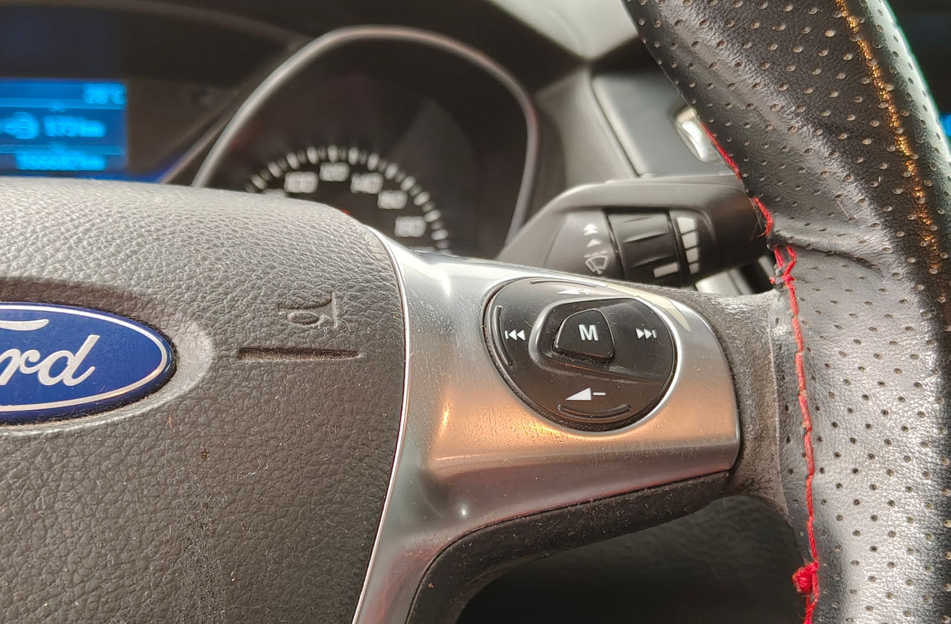 Ford Focus 1.0 EcoBoost Trend - foto 23