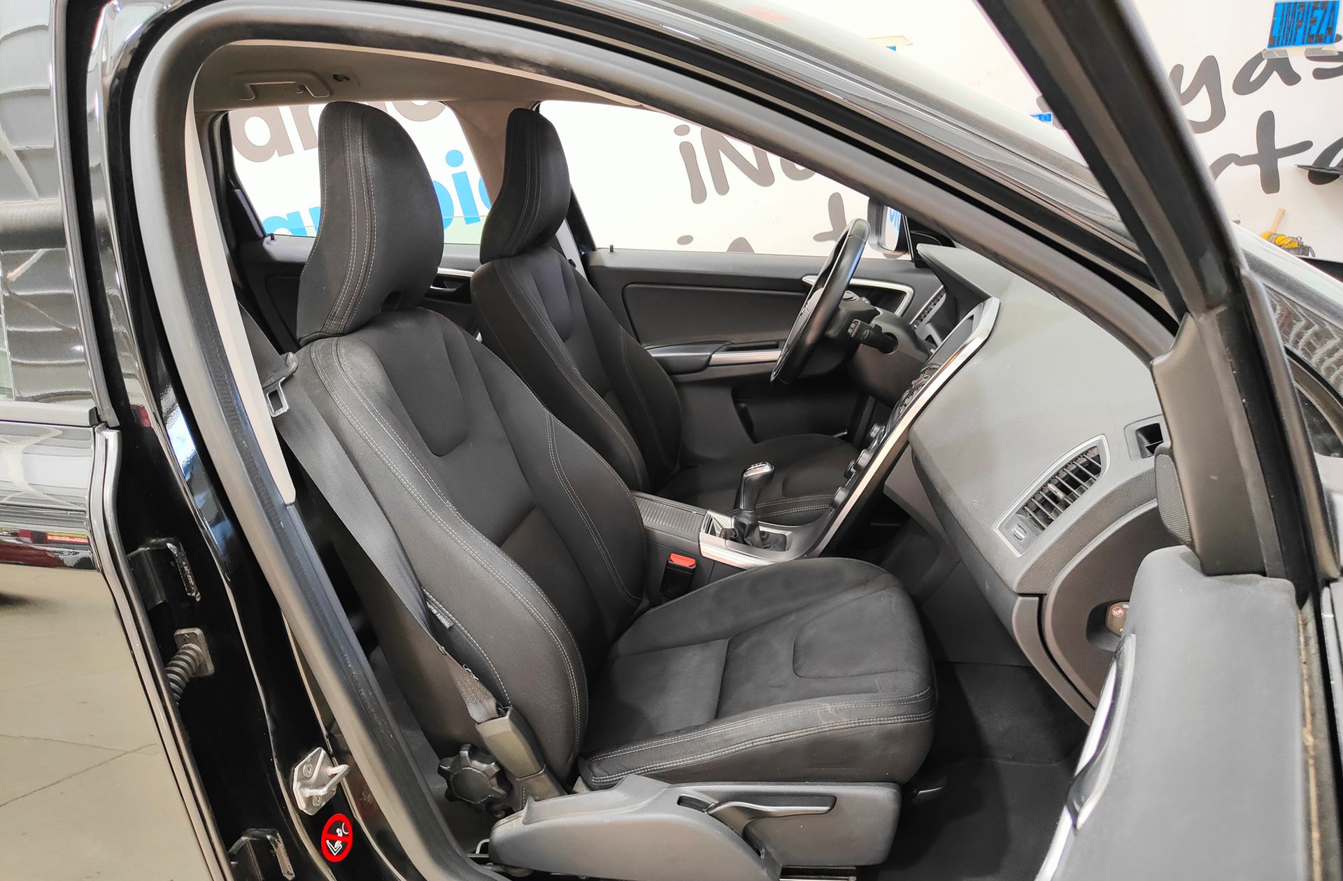 Volvo XC60 D3 Kinetic - foto 15