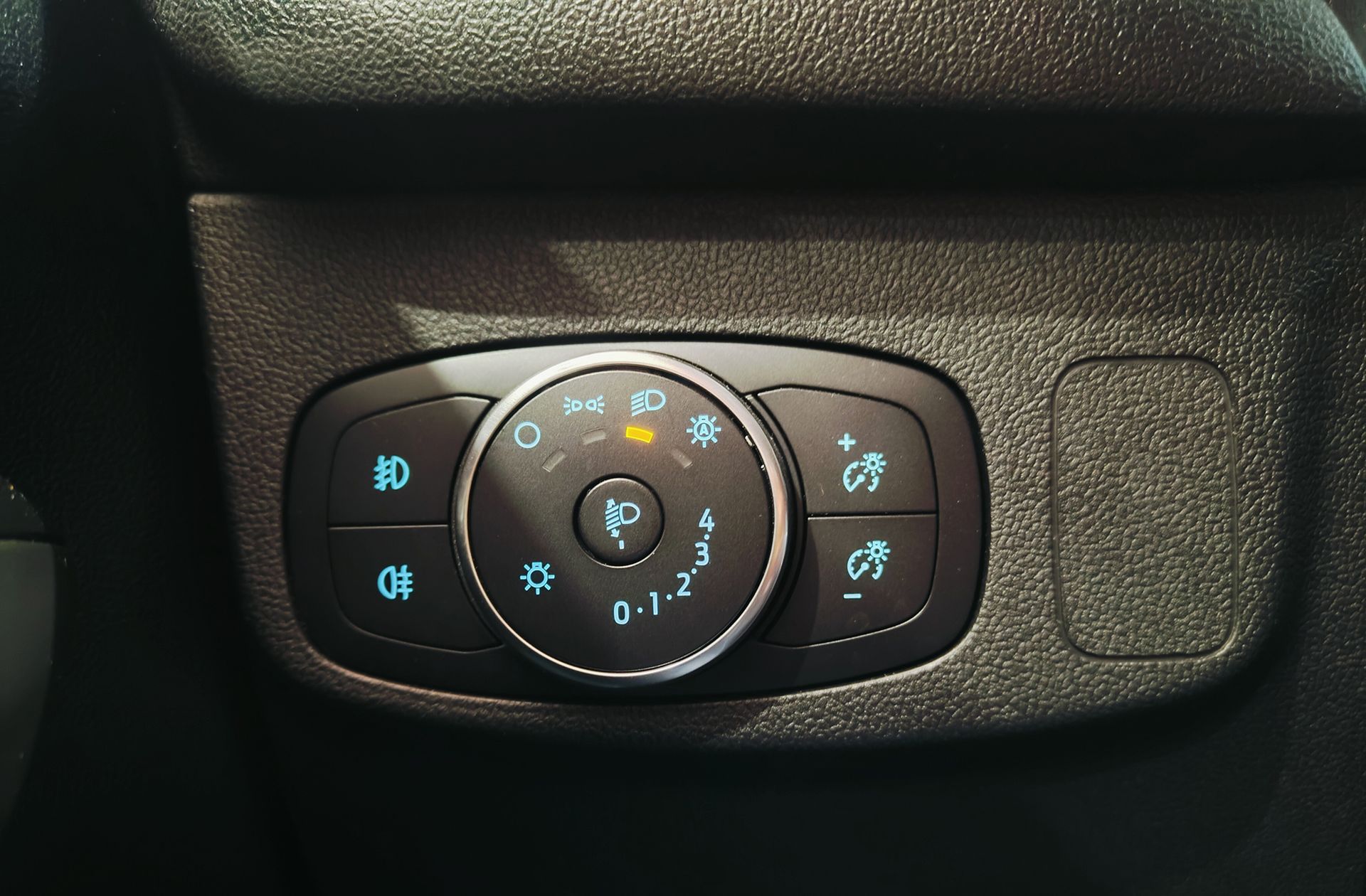 Ford Focus 1.0 EcoBoost MHEV ST-Line - foto 13
