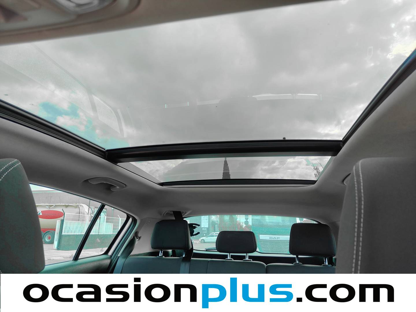Extras y acabados del KIA Sportage KIA Sportage 1.7 CRDi VGT Eco-Dynamics x-Tech17 4x2 (115 CV)