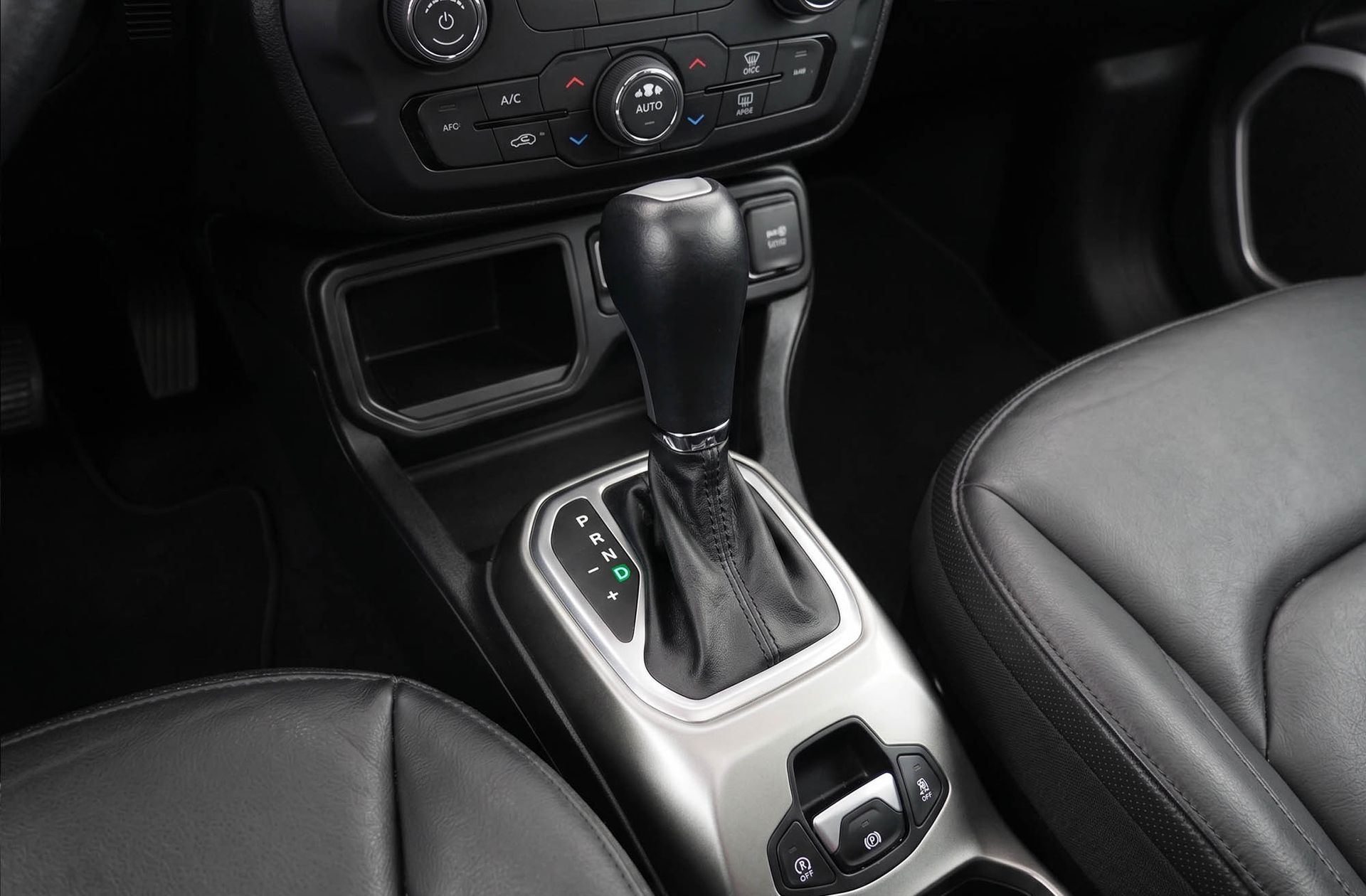 Jeep Renegade 1.3G Limited 4x2 Ddct - foto 5