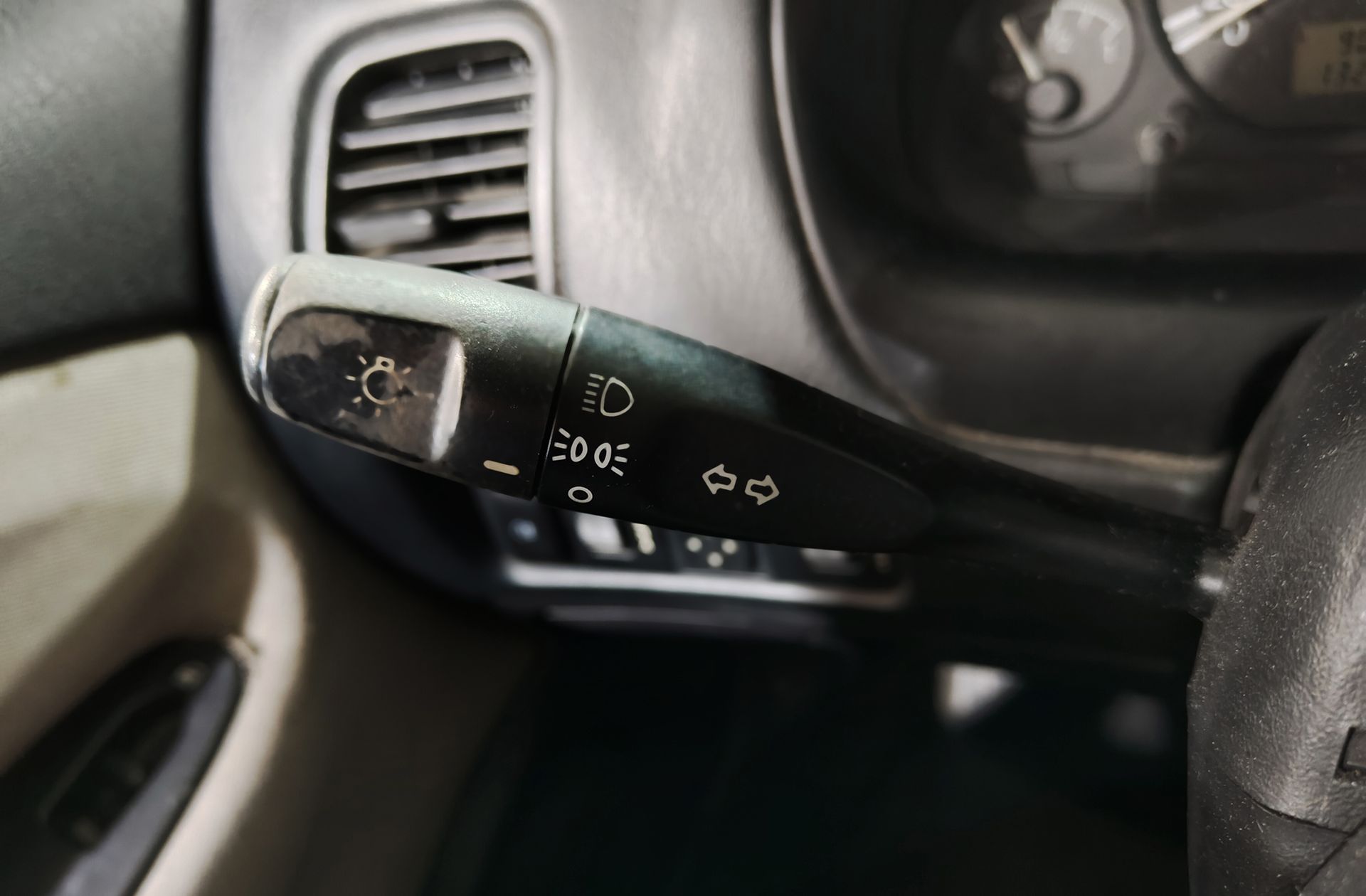 Mitsubishi Carisma 1.9 DI-D Comfort - foto 18