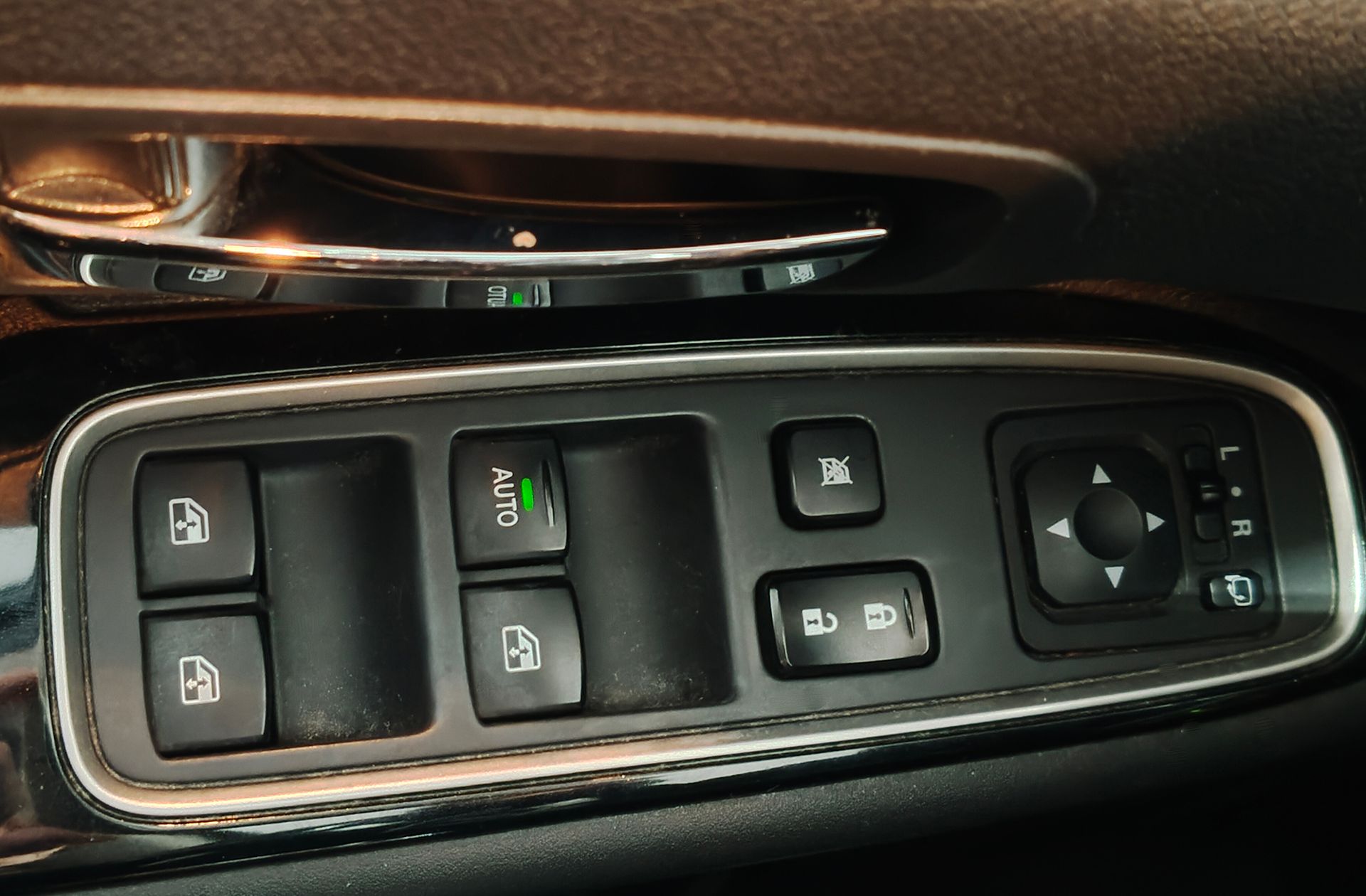 Mitsubishi Outlander 2.0 PHEV Kaiteki 4WD - foto 37
